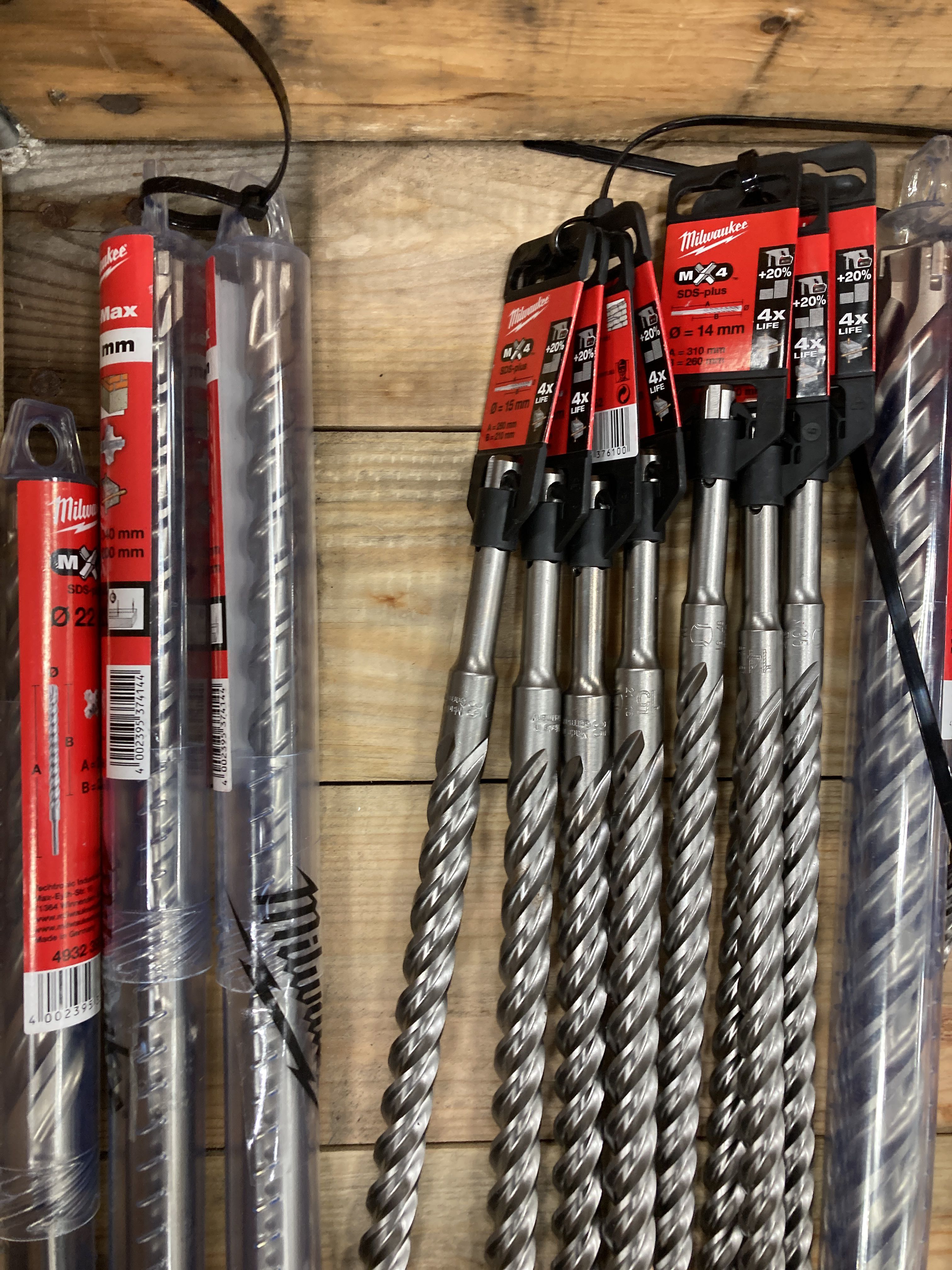 Assortment with concrete drill Milwaukee MX4 PS Auction We value