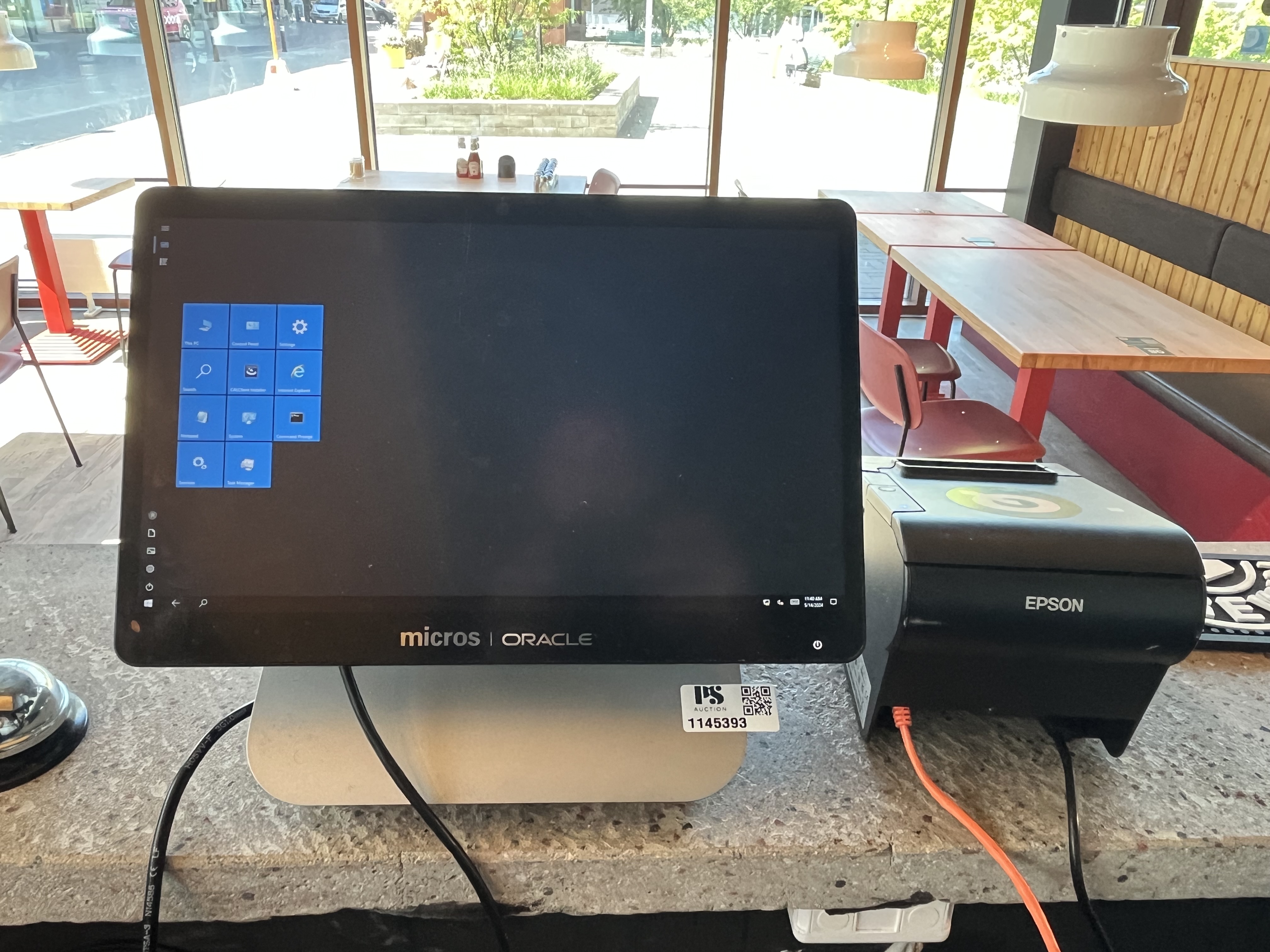 Oracle Micros Workstation 6 620 POS Machine – 15.6" Touchscreen, Windows 10, Used