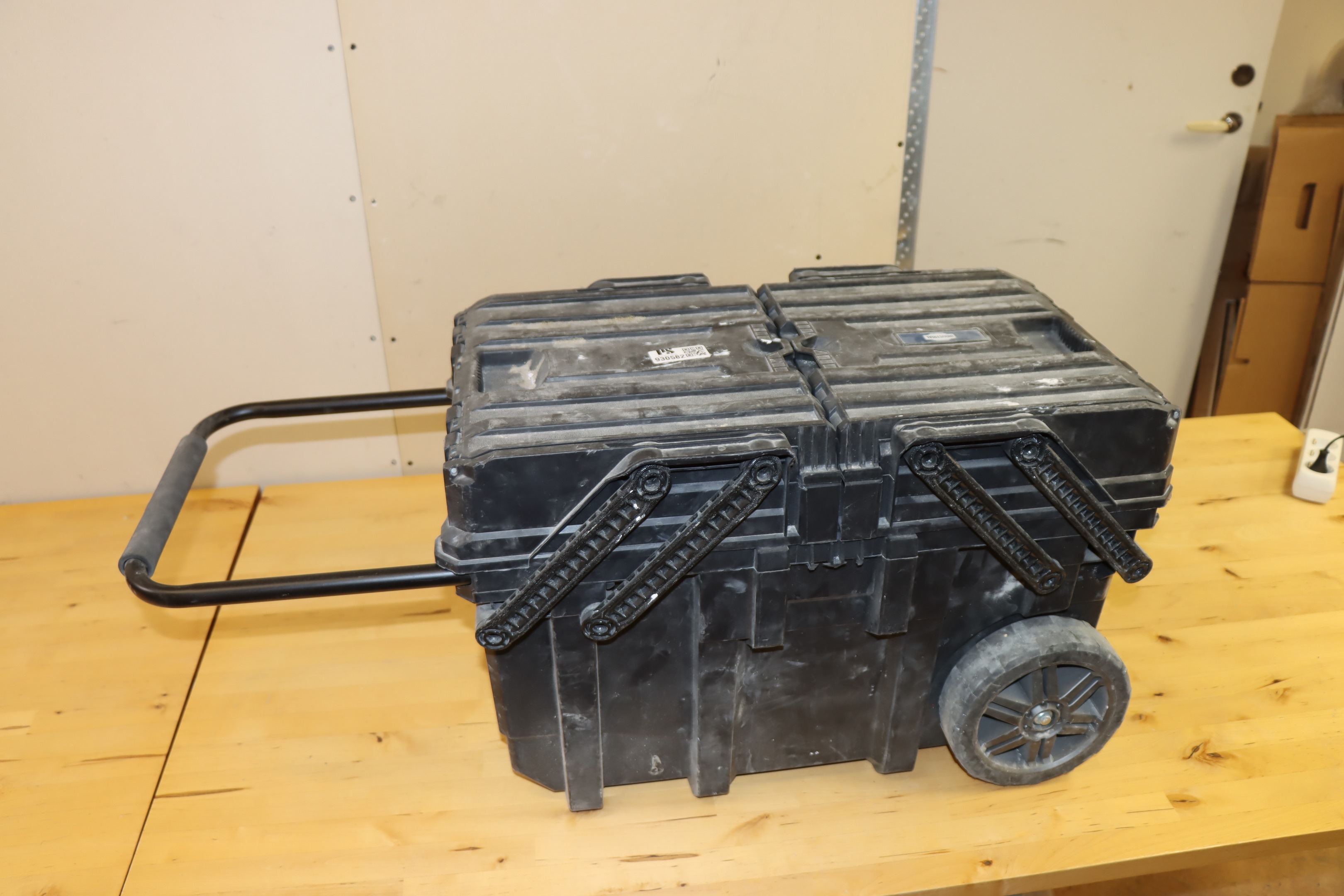 Toolbox on wheels Industrial PS Auction We value the future