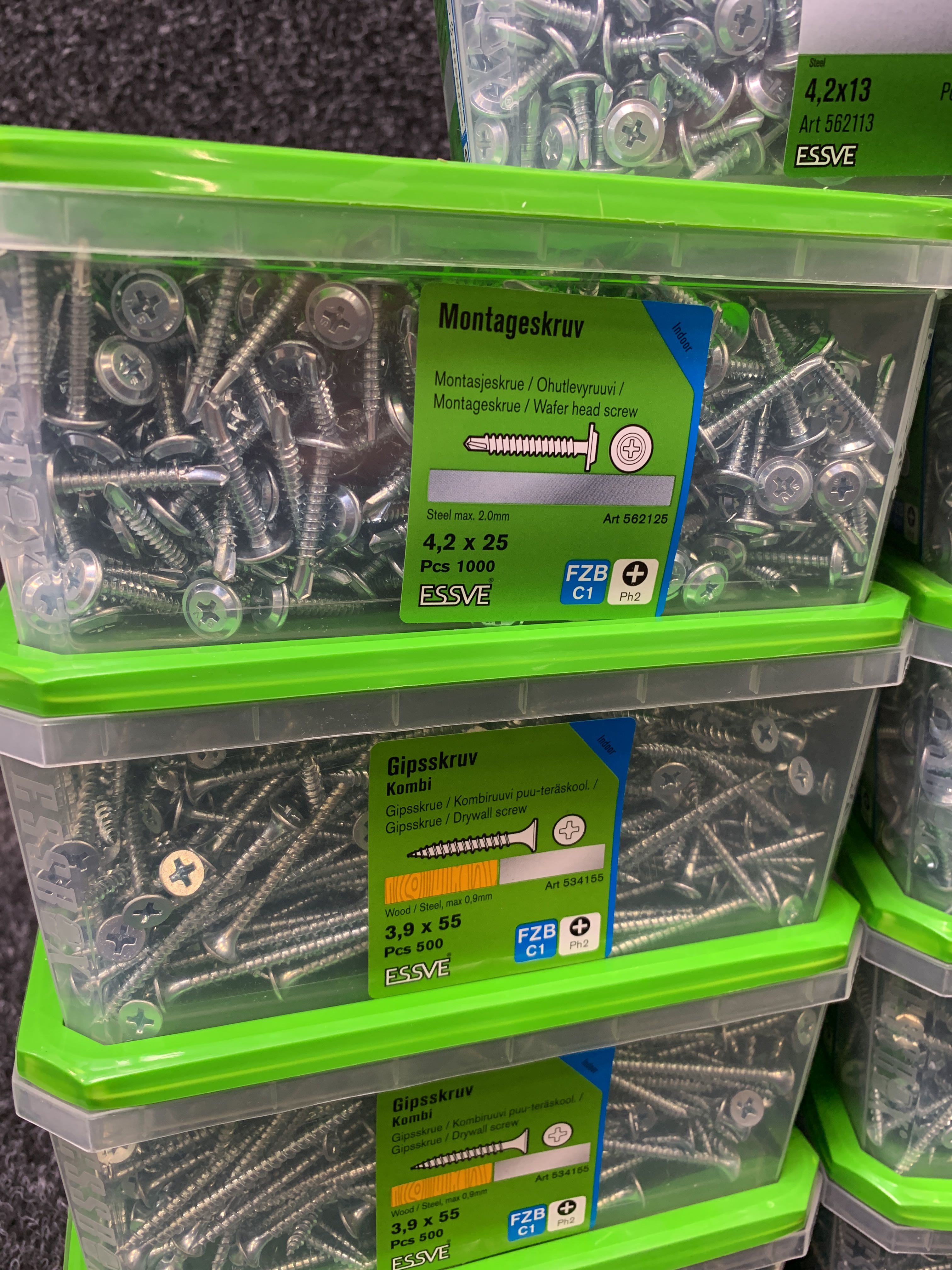 Assortment of mounting screws & plaster screws Essve PS Auction We