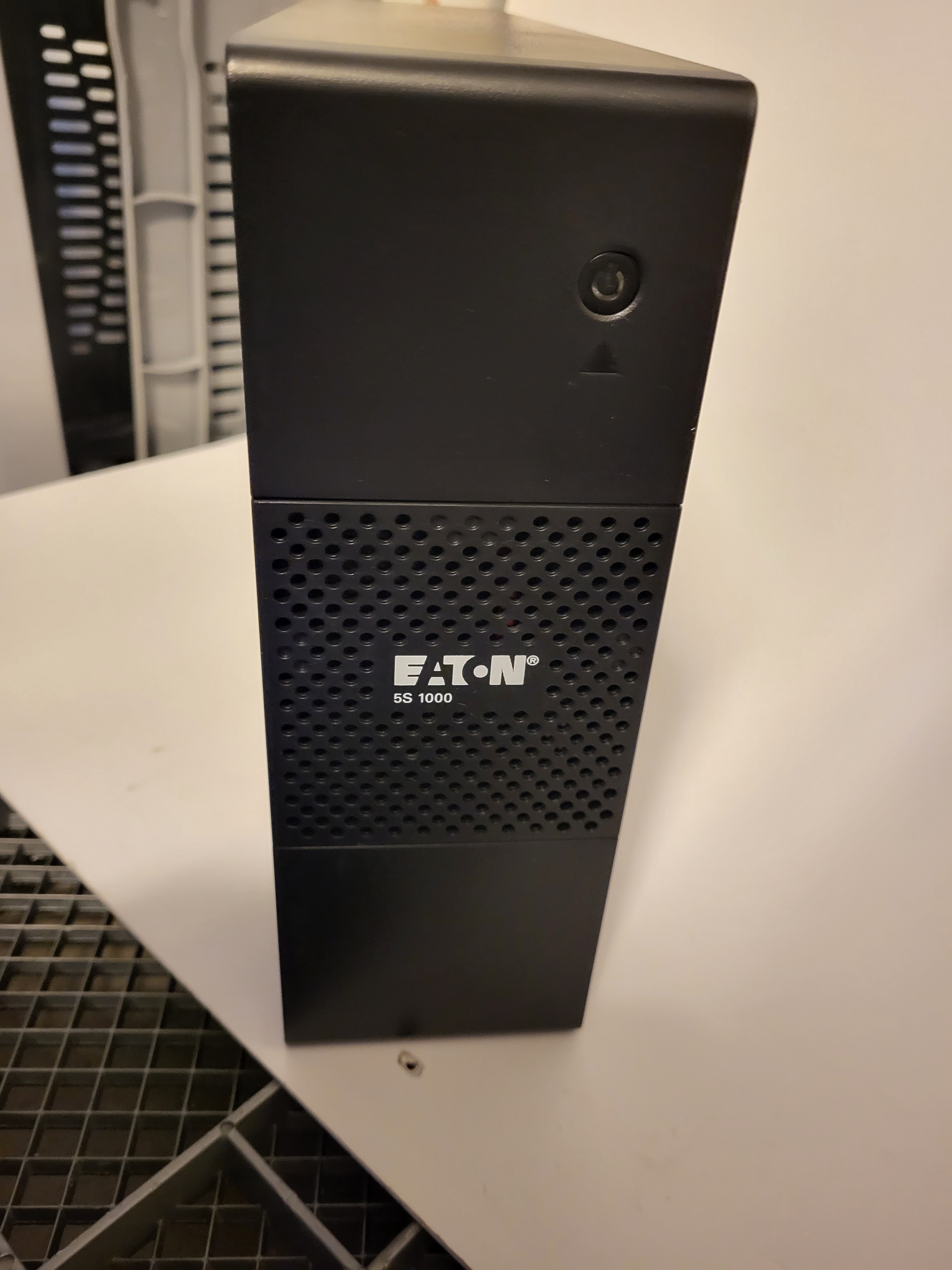 Eaton 5S UPS 1000 Desktop computer with Lenovo ThinkVision E24-10 ...