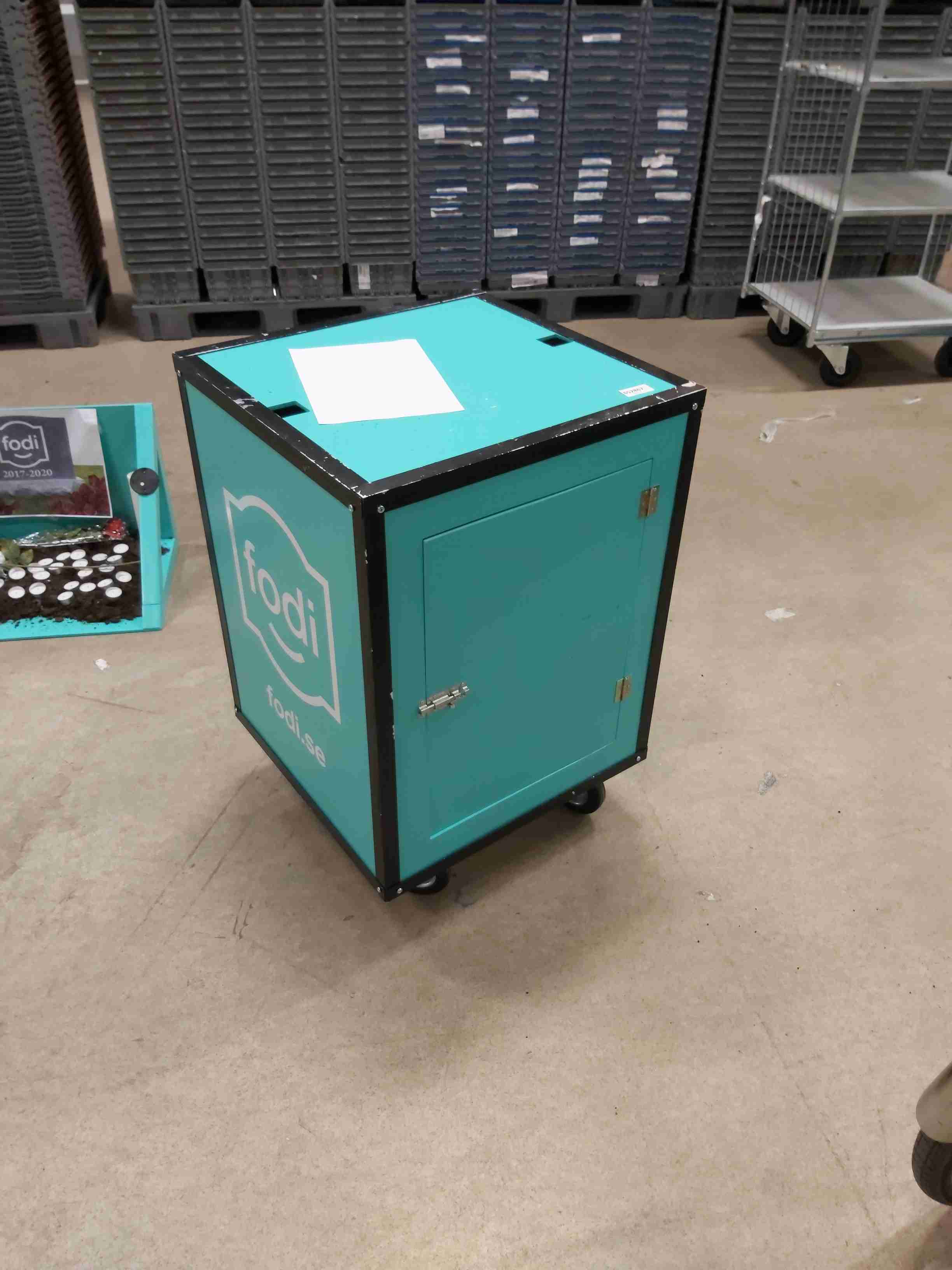 Display case on wheels Logged PS Auction We value the future