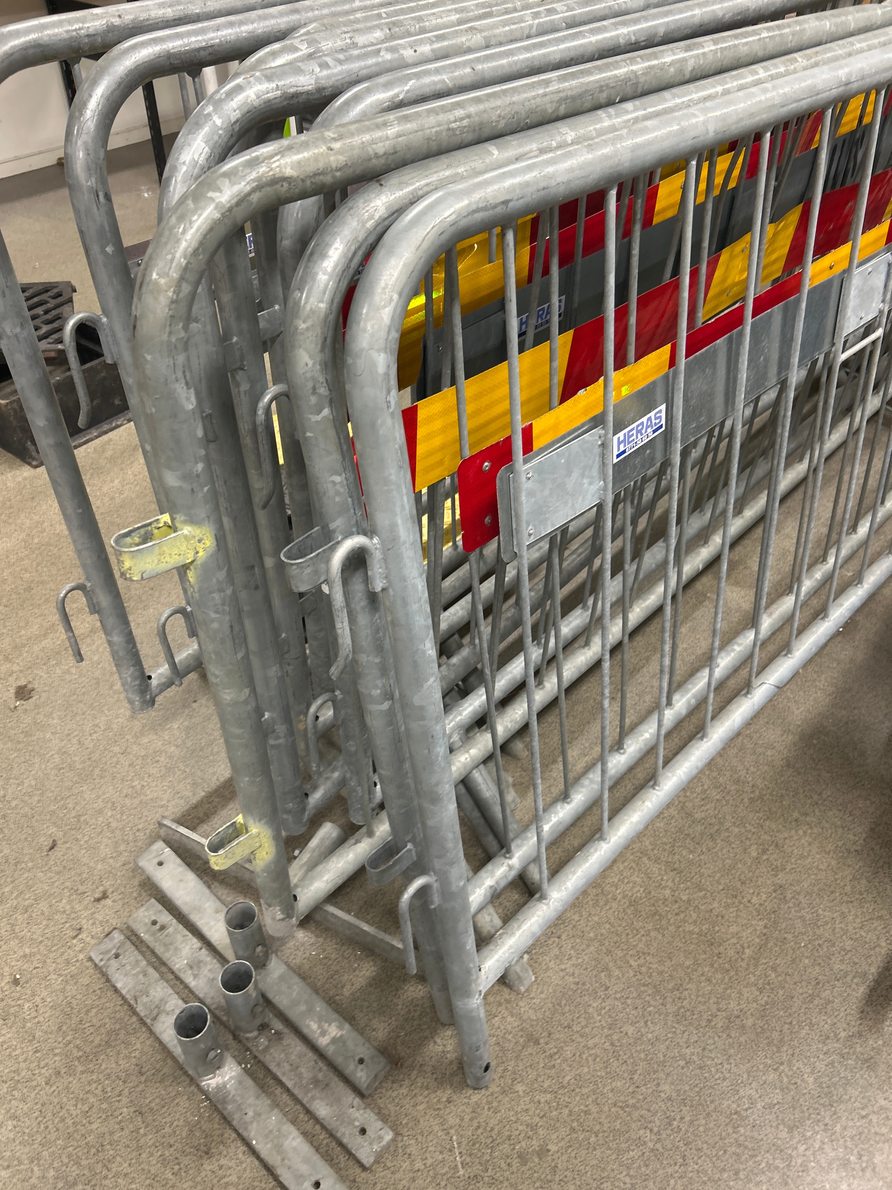 Riot fence 9 parts, cable bridge and well parts - PS Auction - We value ...