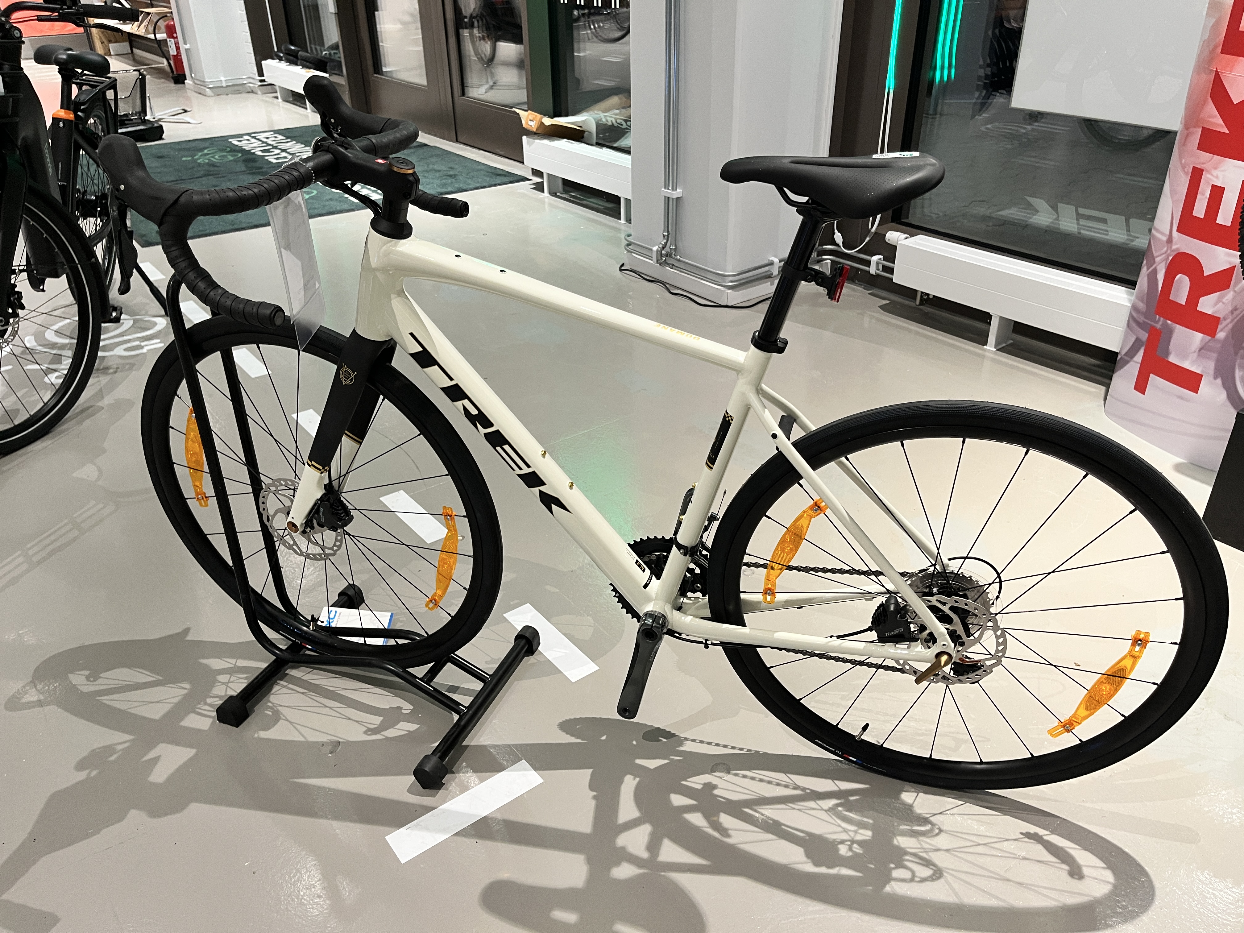 Gravel bike - Trek Domane AL 4 Gen 4 Era White, 54 cm - PS Auction 