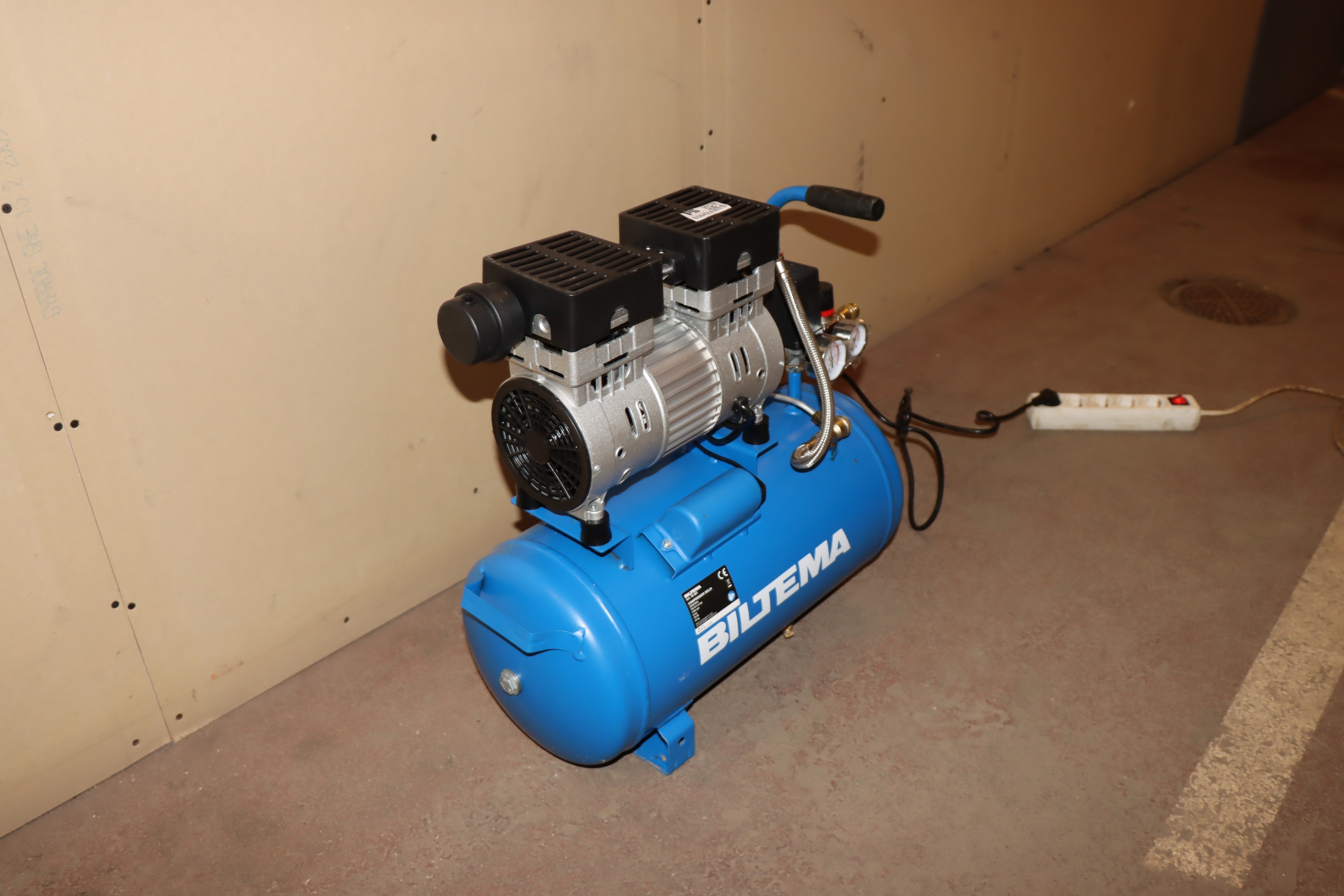 Compressor Car theme - new condition - PS Auction - We value the future ...