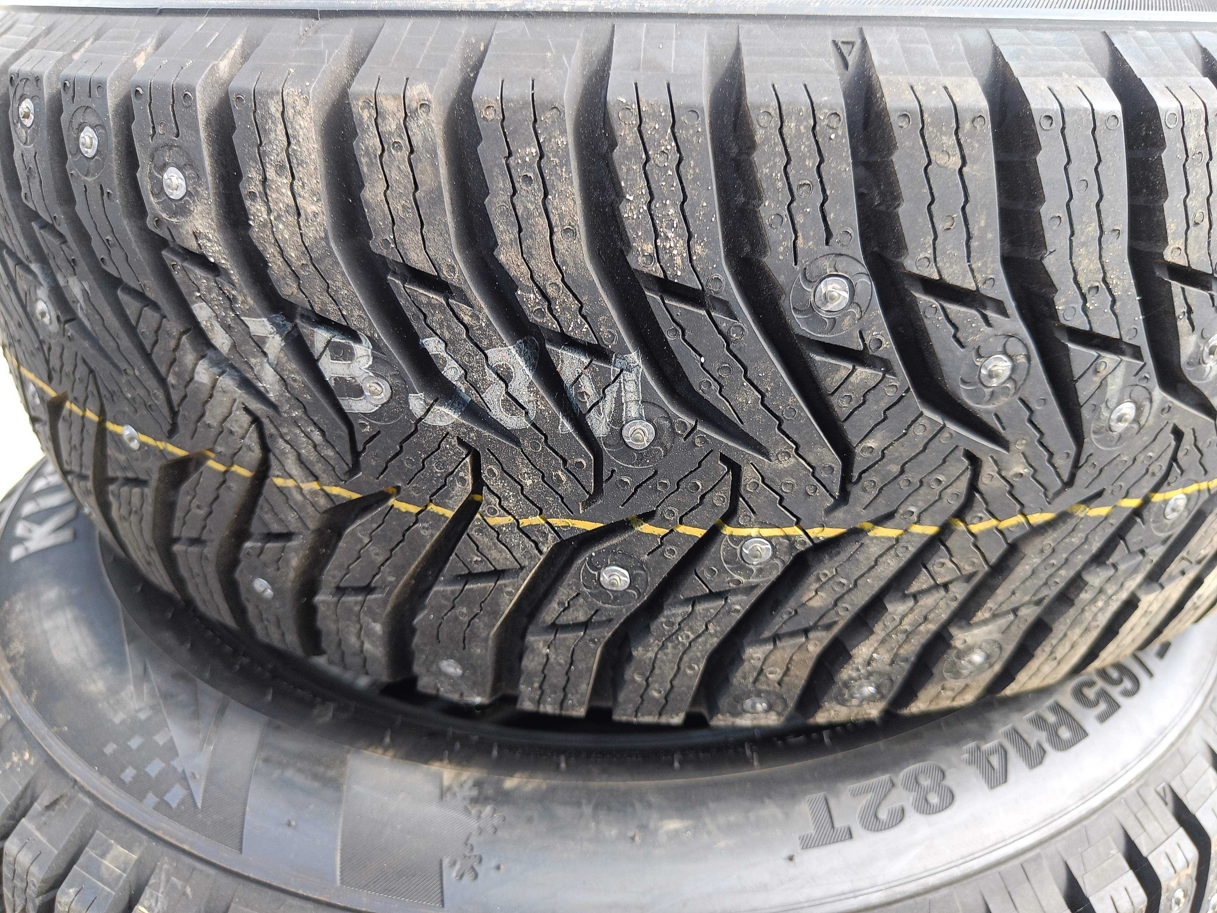Winter tires Kumho WinterCraft Ice 175/65R14 - New - PS Auction