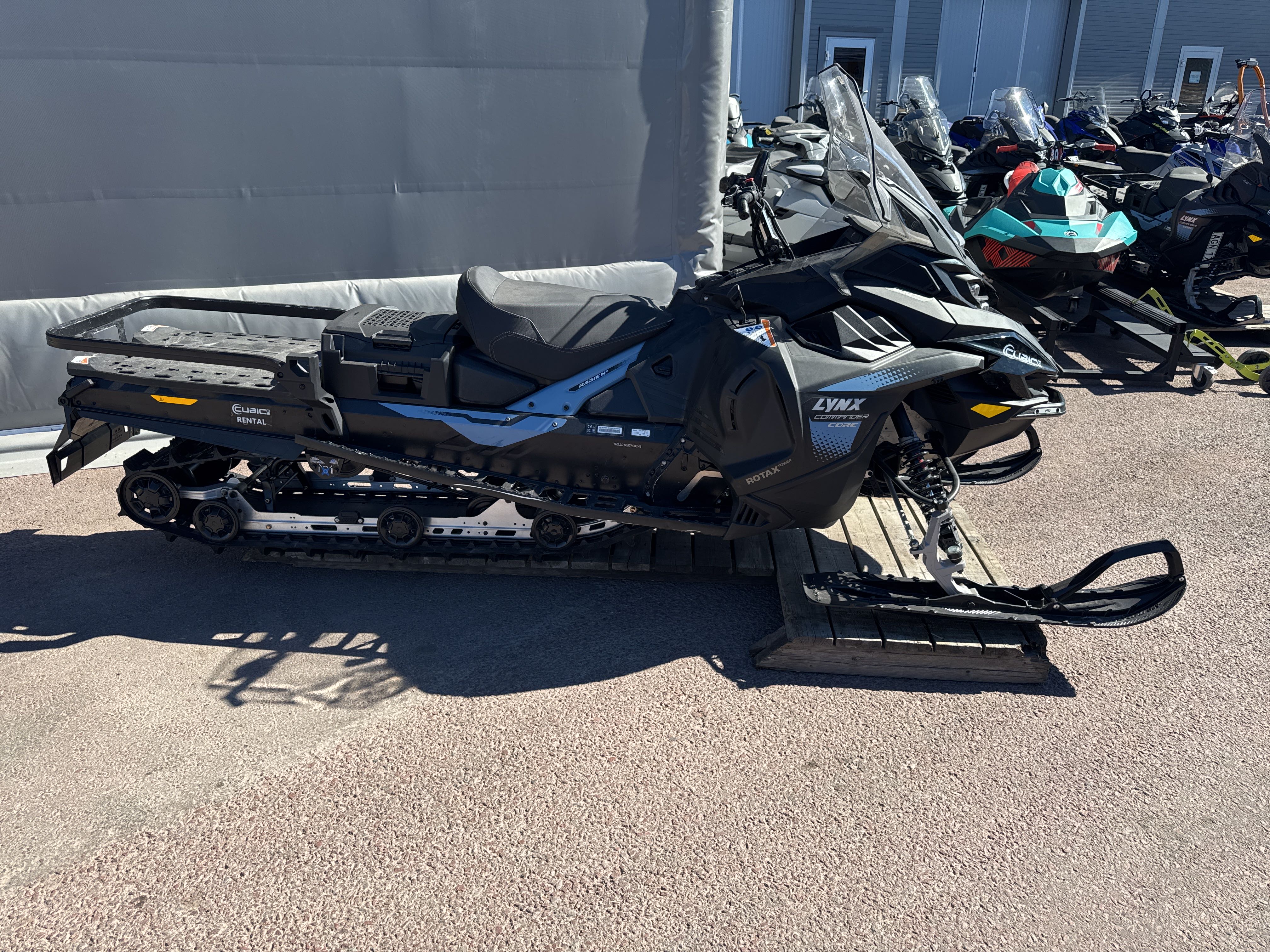 Video preview for Snowmobile COMMANDER CORE 900 ACE Lynx-2026