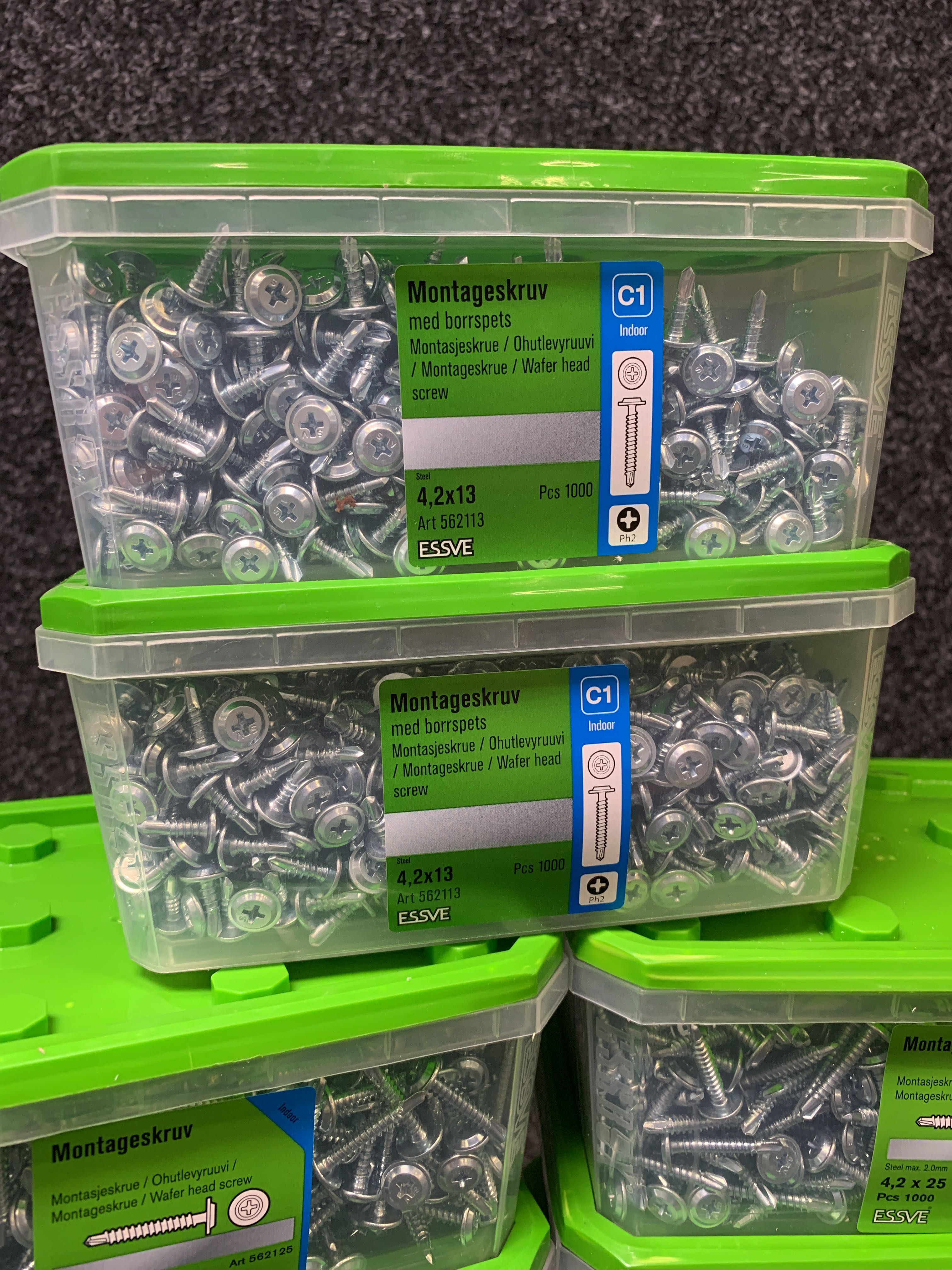 Assortment of mounting screws & plaster screws Essve PS Auction We