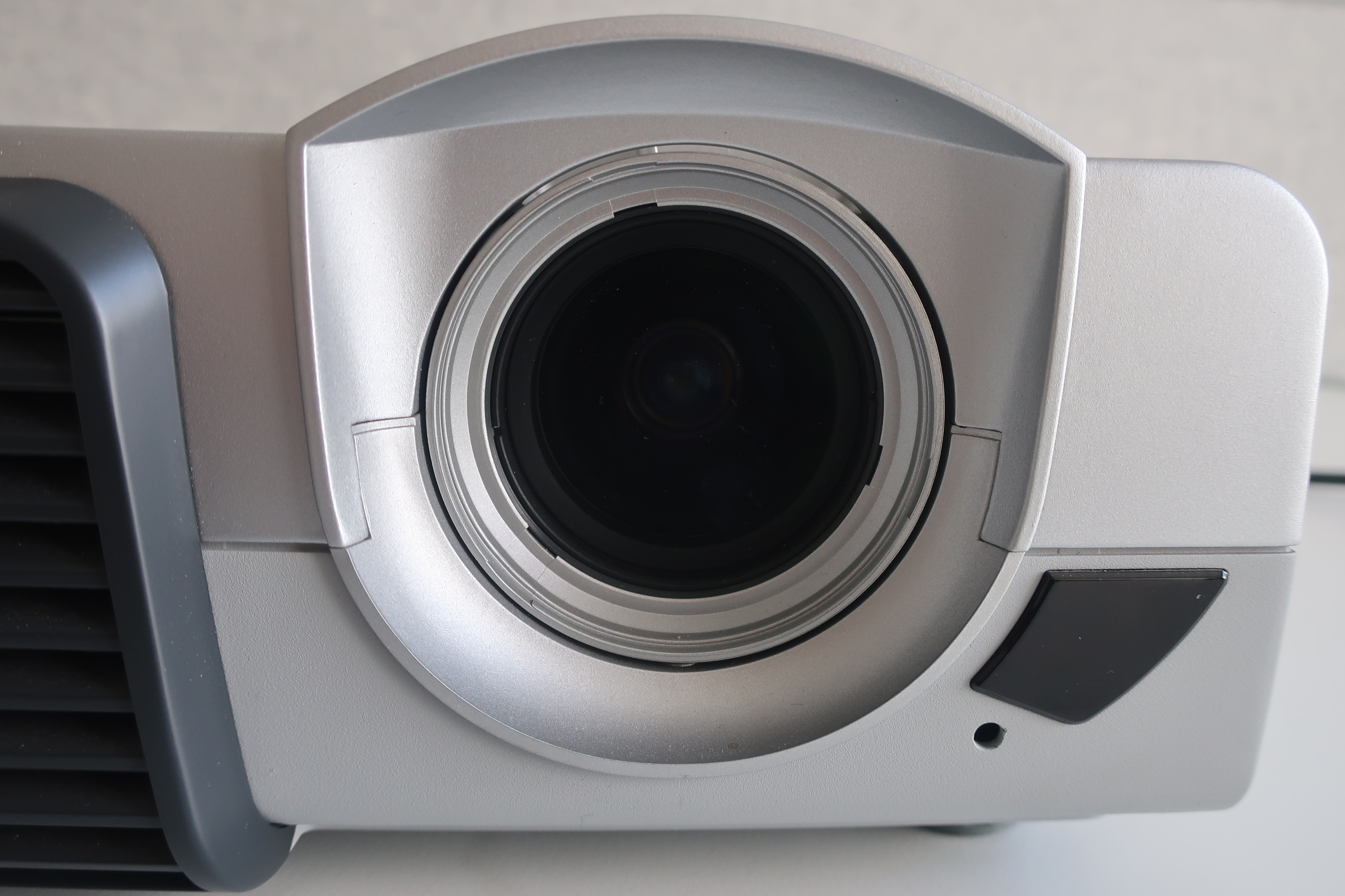 HP VP6121 Multimedia Video Projector Assembly with Original Bulb 並行輸入品 Projector HP vp6121 - PS Auction - We value the future - Largest