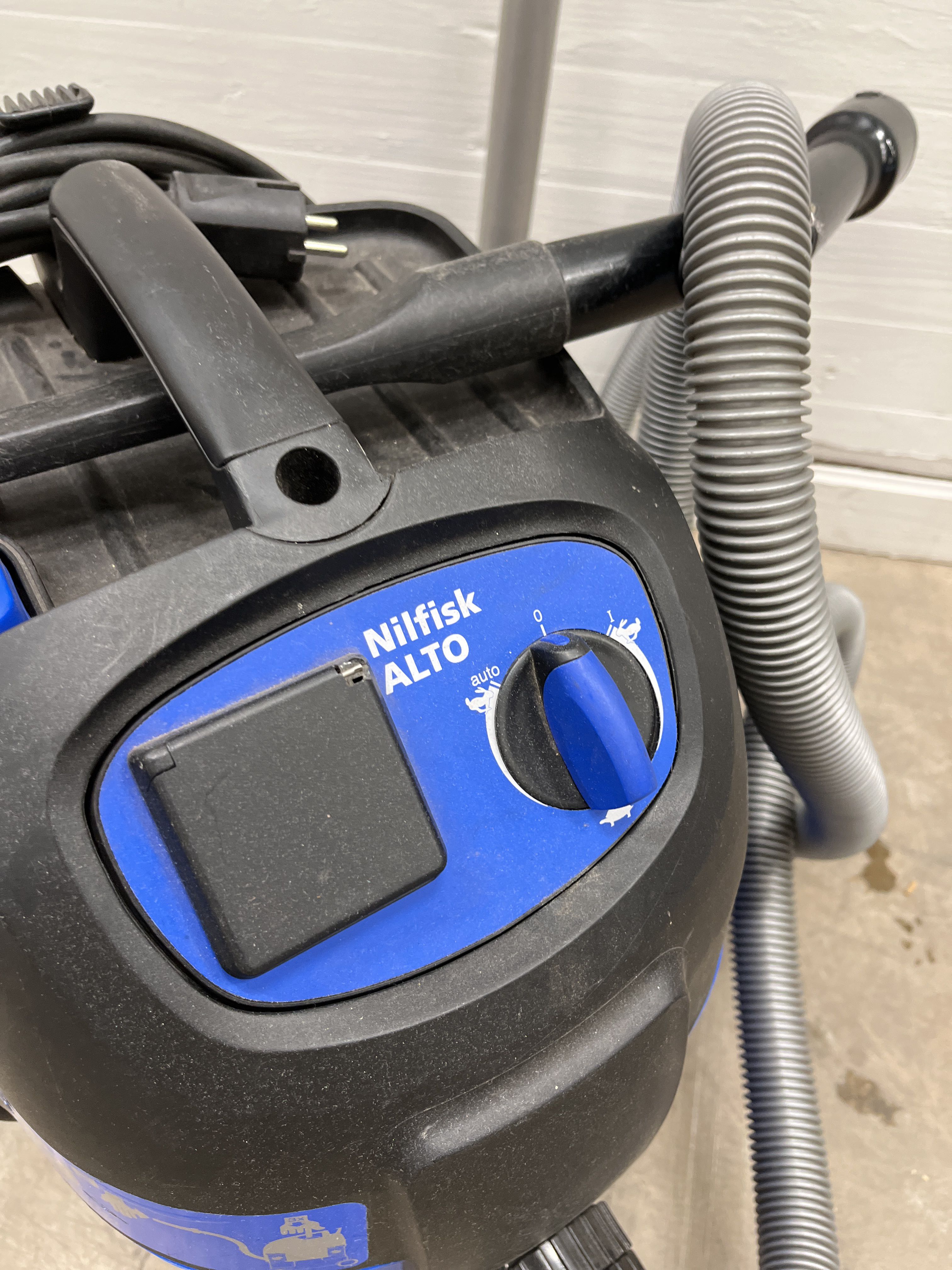 Rough vacuum cleaner Alto Attix 3 PS Auction We value the future Largest in net auctions