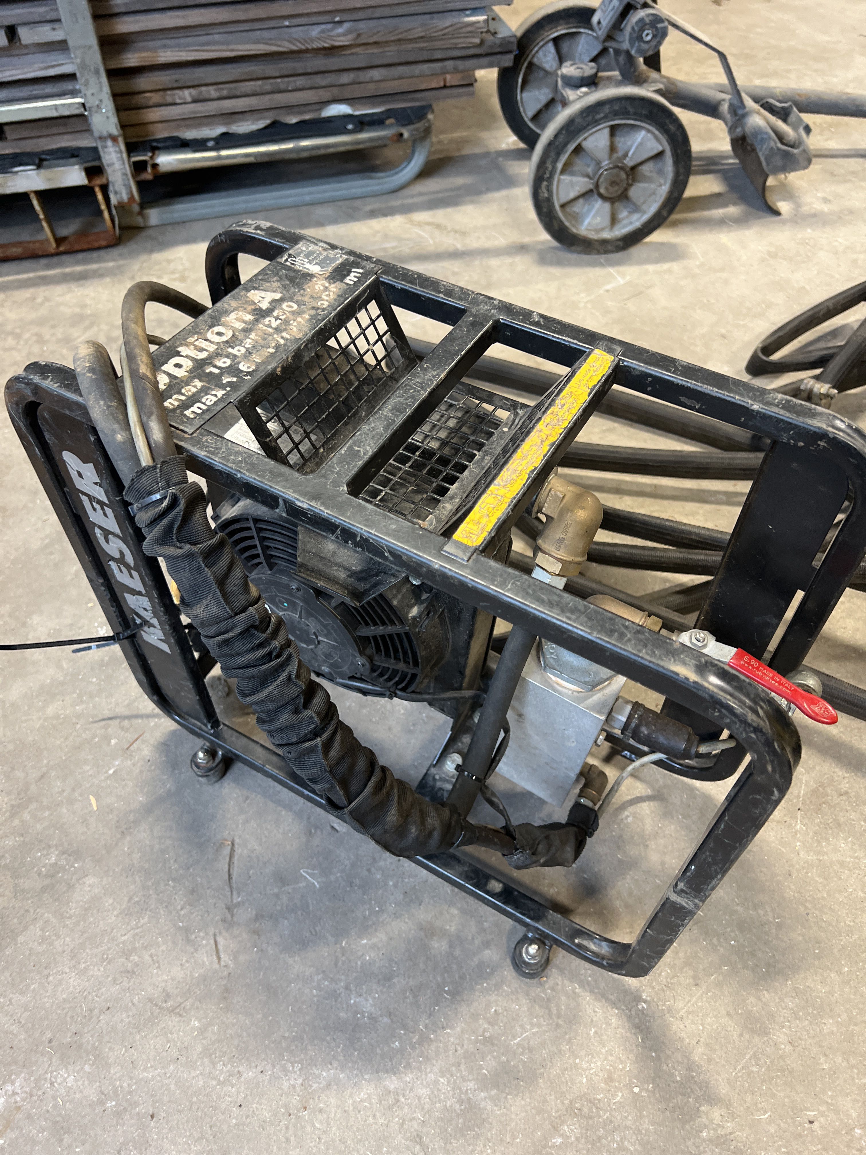 Compressor for fiber blowing - Kaeser Mobilair M17A - PS Auction