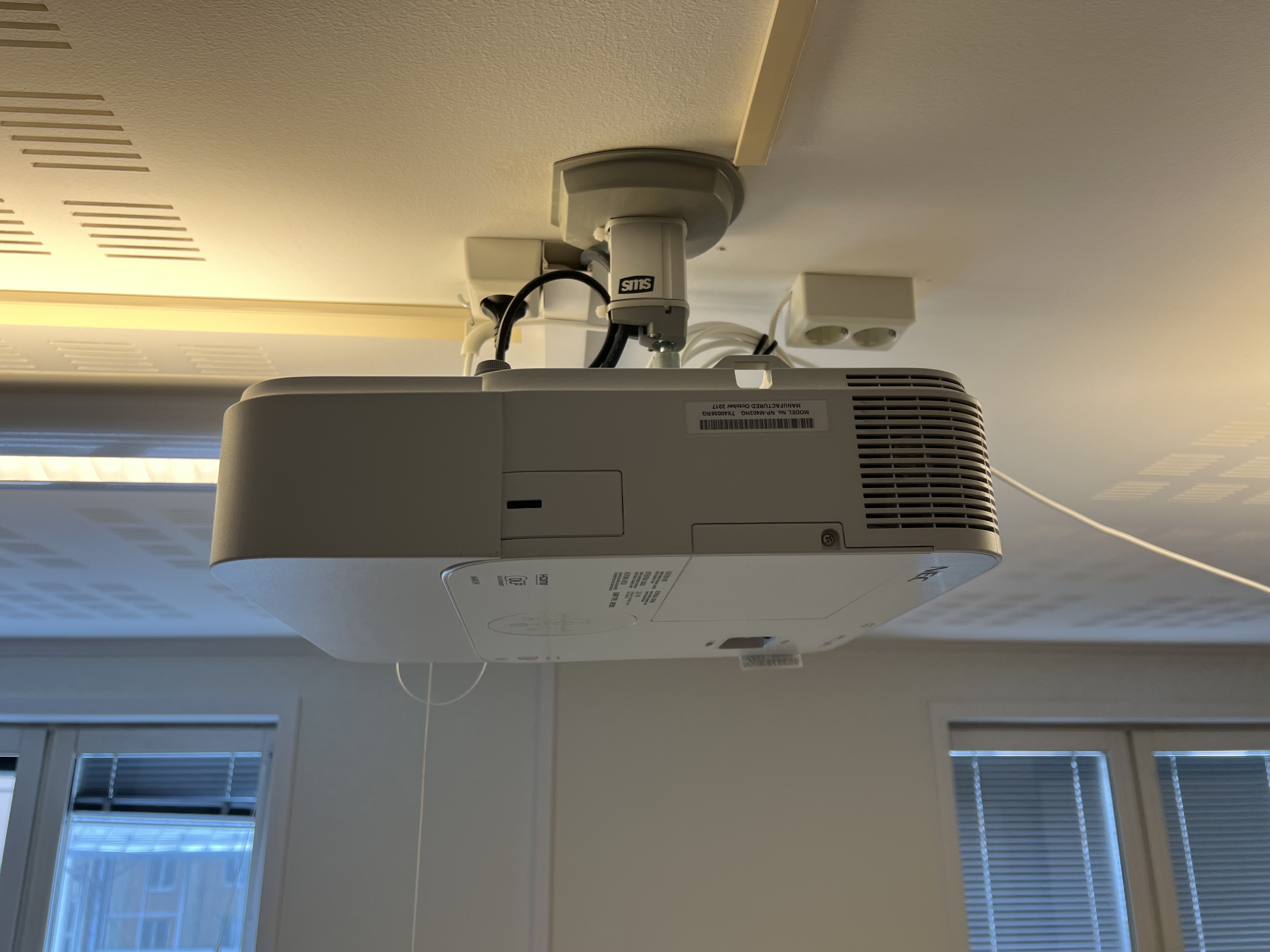 NEC プロジェクター NP-VE282 NEC ViewLight NP-VE282JD 価格比較 - 価格.com