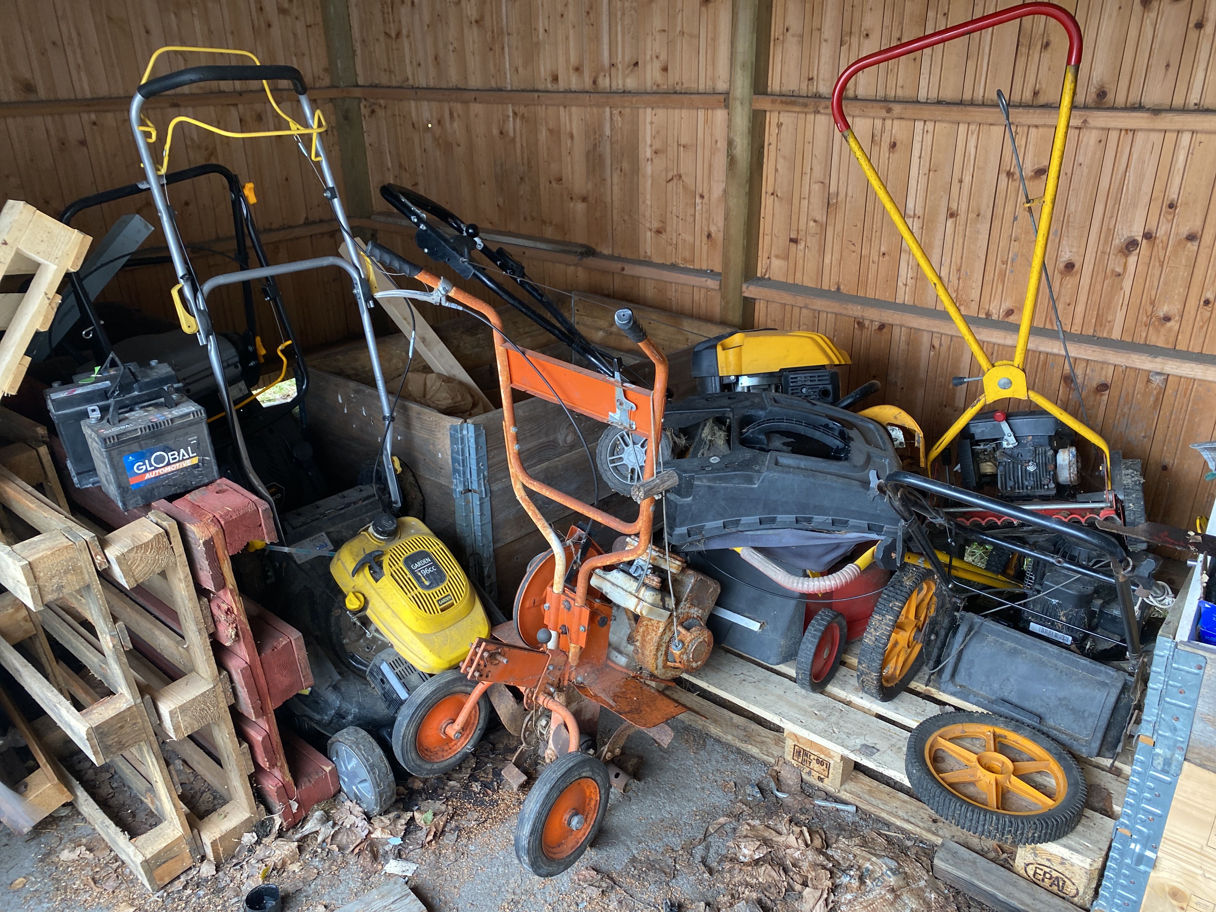 Larger lot with spare parts lawnmower PS Auction We value the