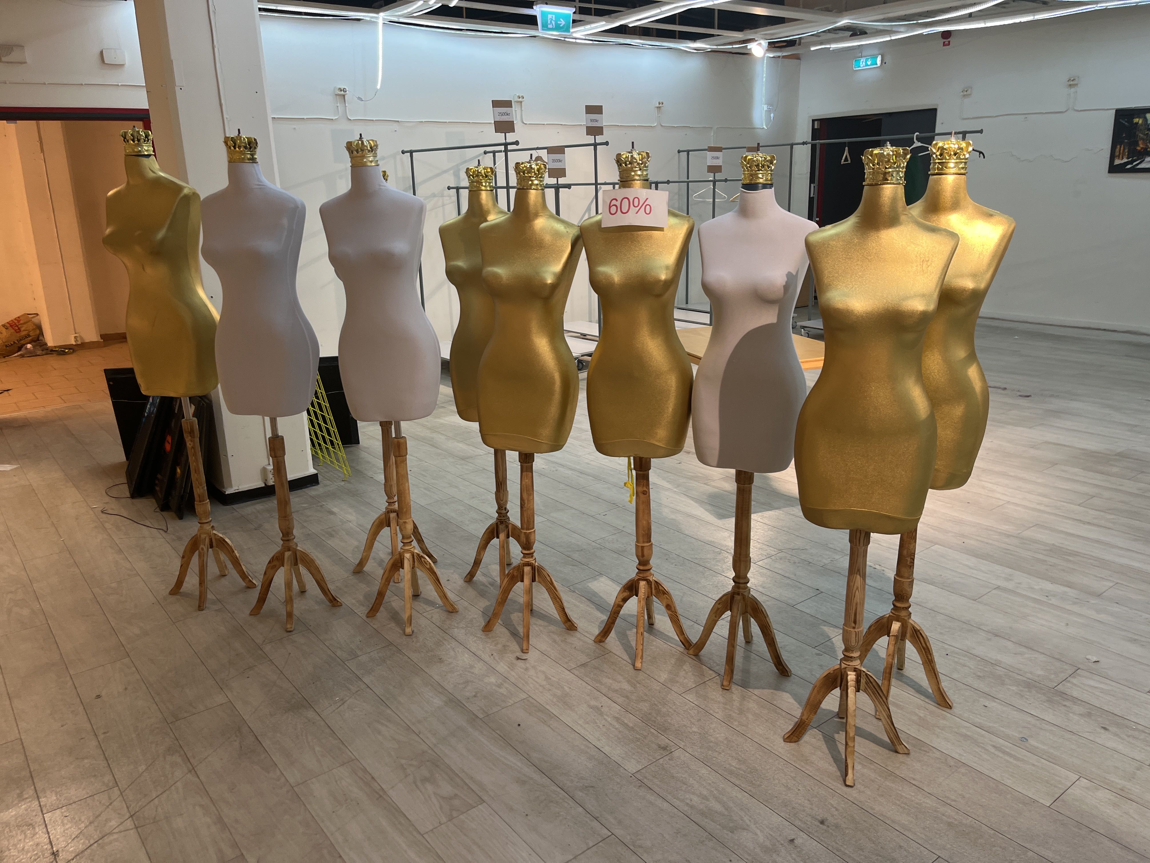 Mannequins PS Auction We value the future Largest in net auctions