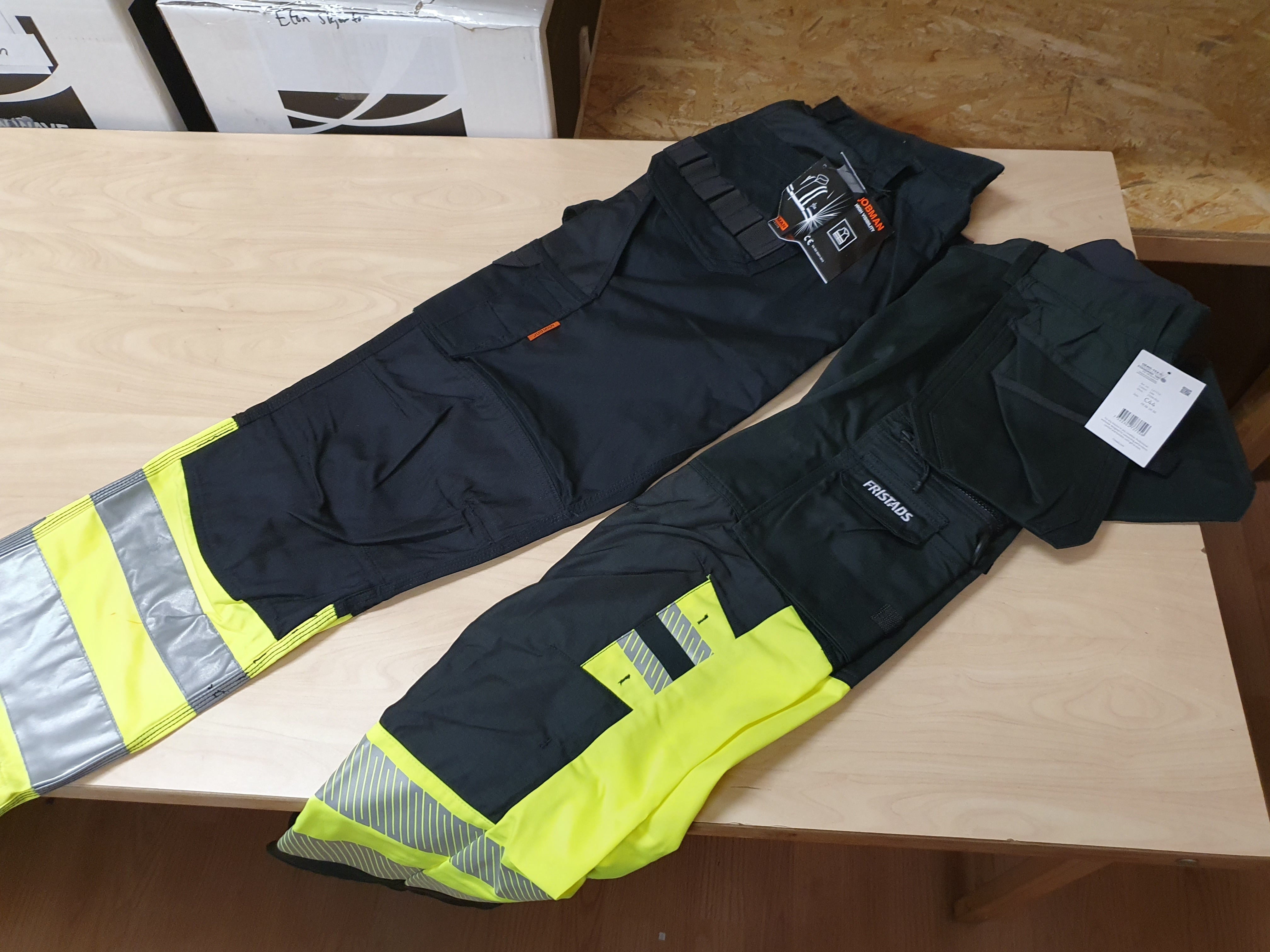 Workwear; jackets, pants, shorts, vests, jackets - various sizes and ...