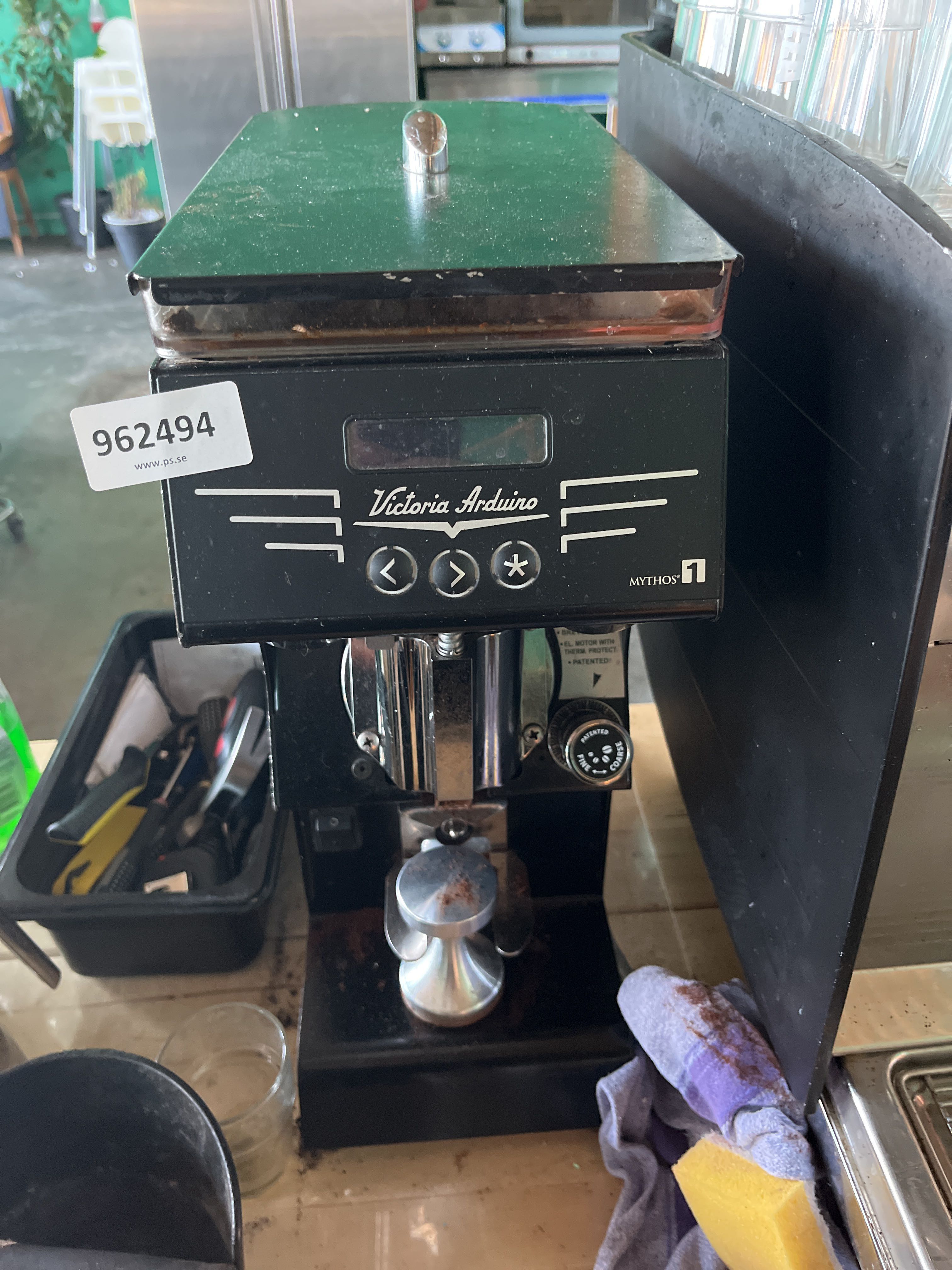Coffee grinder Victoria PS Auction We value the future Largest in