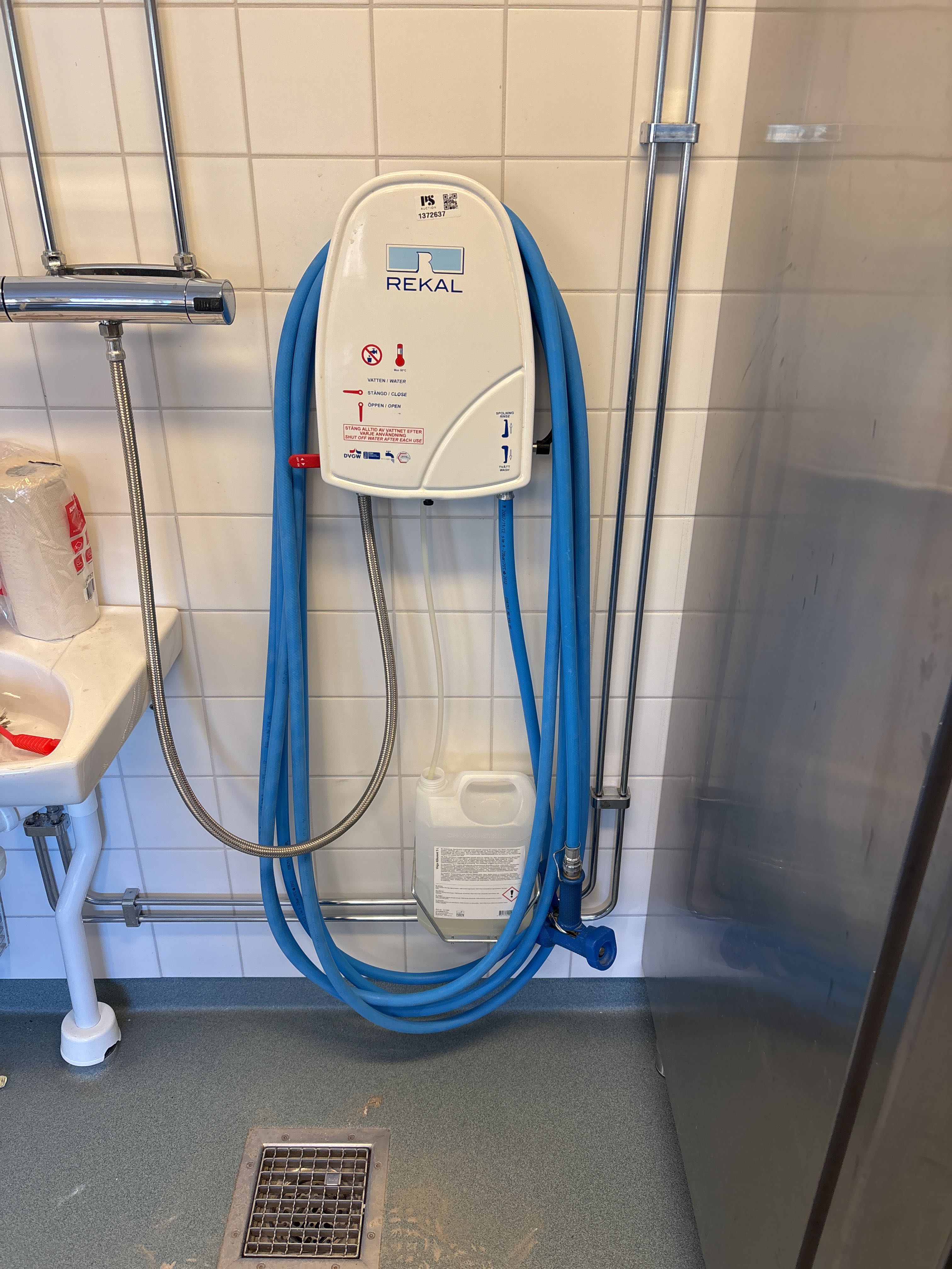 Memory Machine Rekal Chemical dispenser with hose - Rekal - PS Auction - We value the future ...