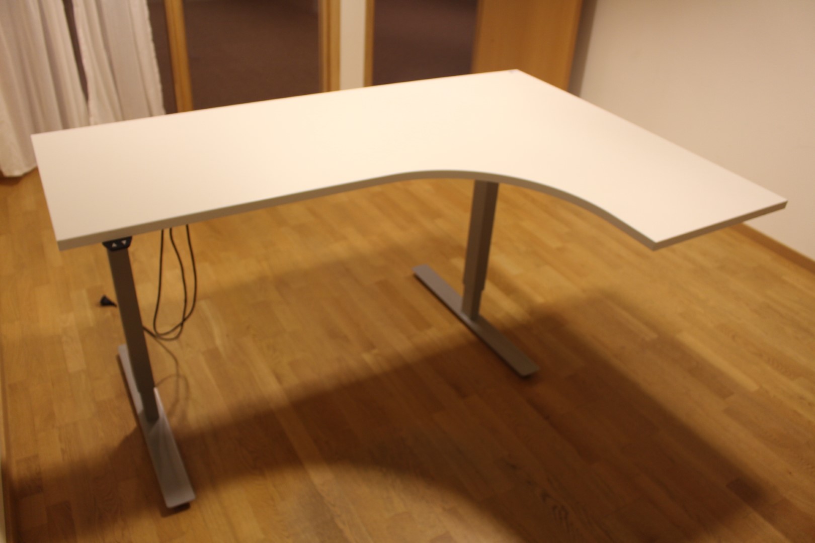 Höj och sänkbartskrivbord, Linak, 160 cm Nätauktioner Höj sänkbart skrivbord Linak Nätauktioner