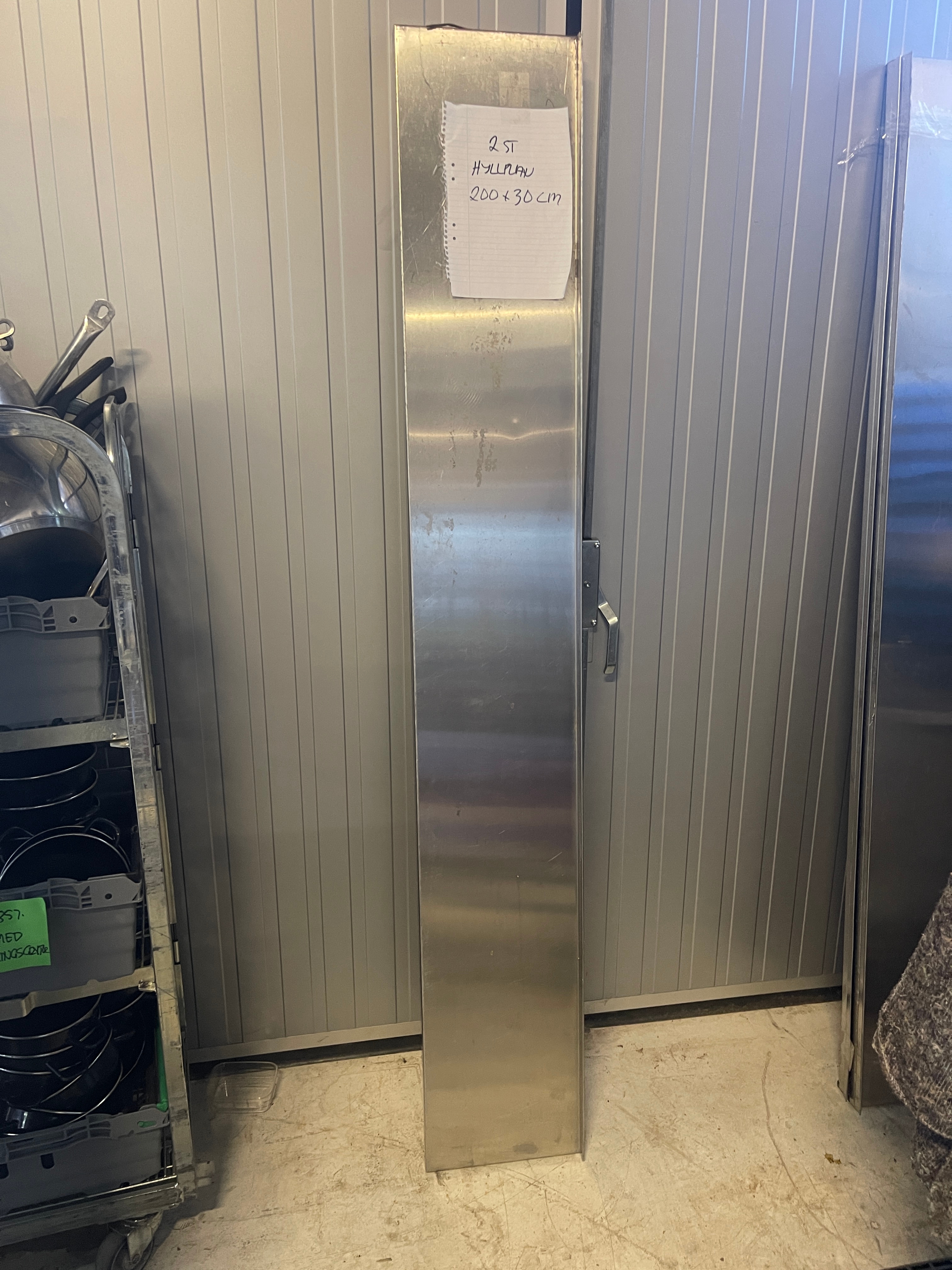 2 stainless steel shelves 200x30 cm - PS Auction - We value the future ...