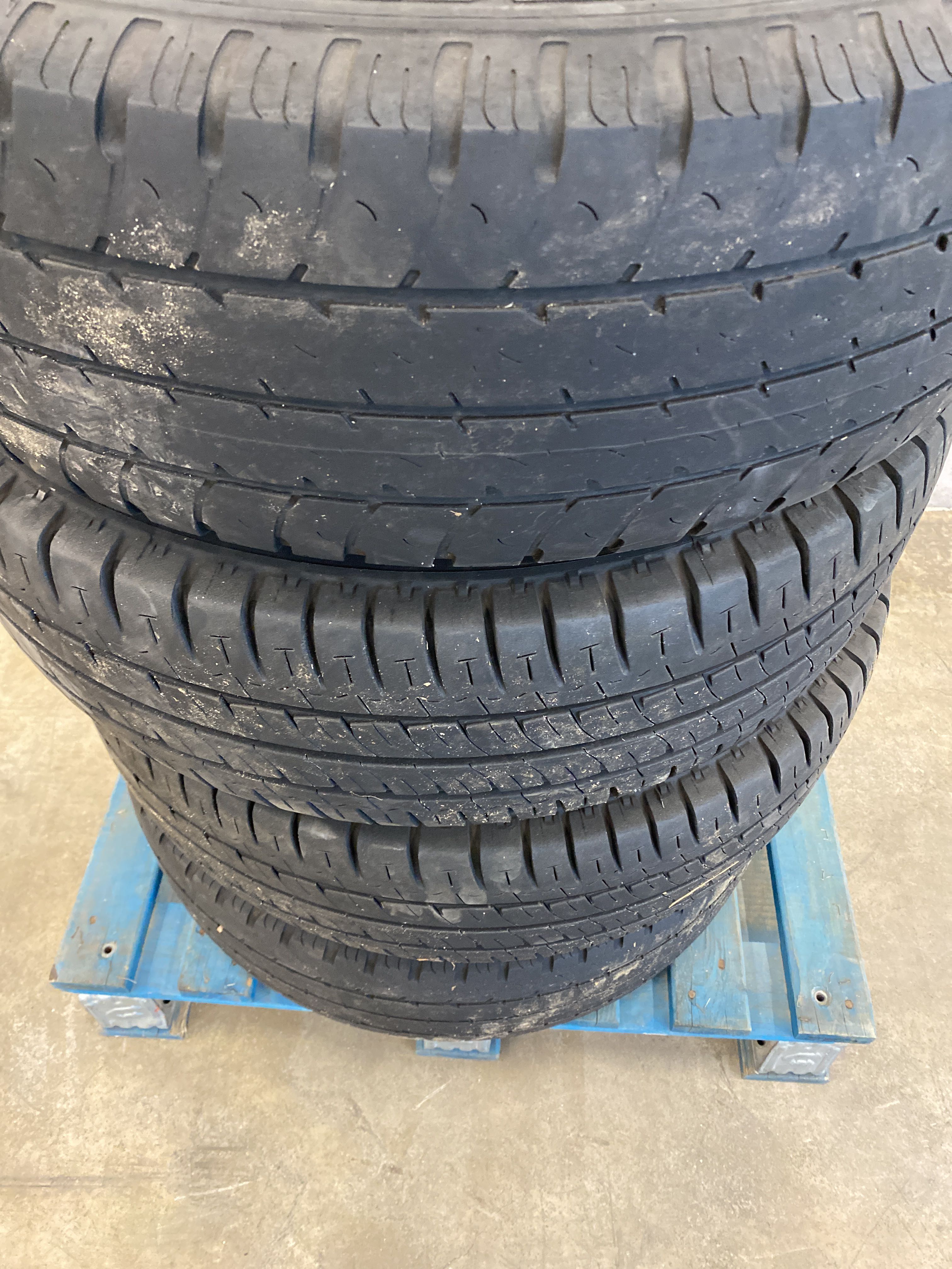 Tires on sheet metal rims - PS Auction - We value the future - Largest ...