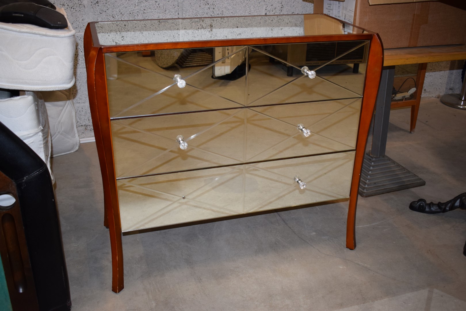 Chests Of Drawers Ps Auction We Value The Future Largest In