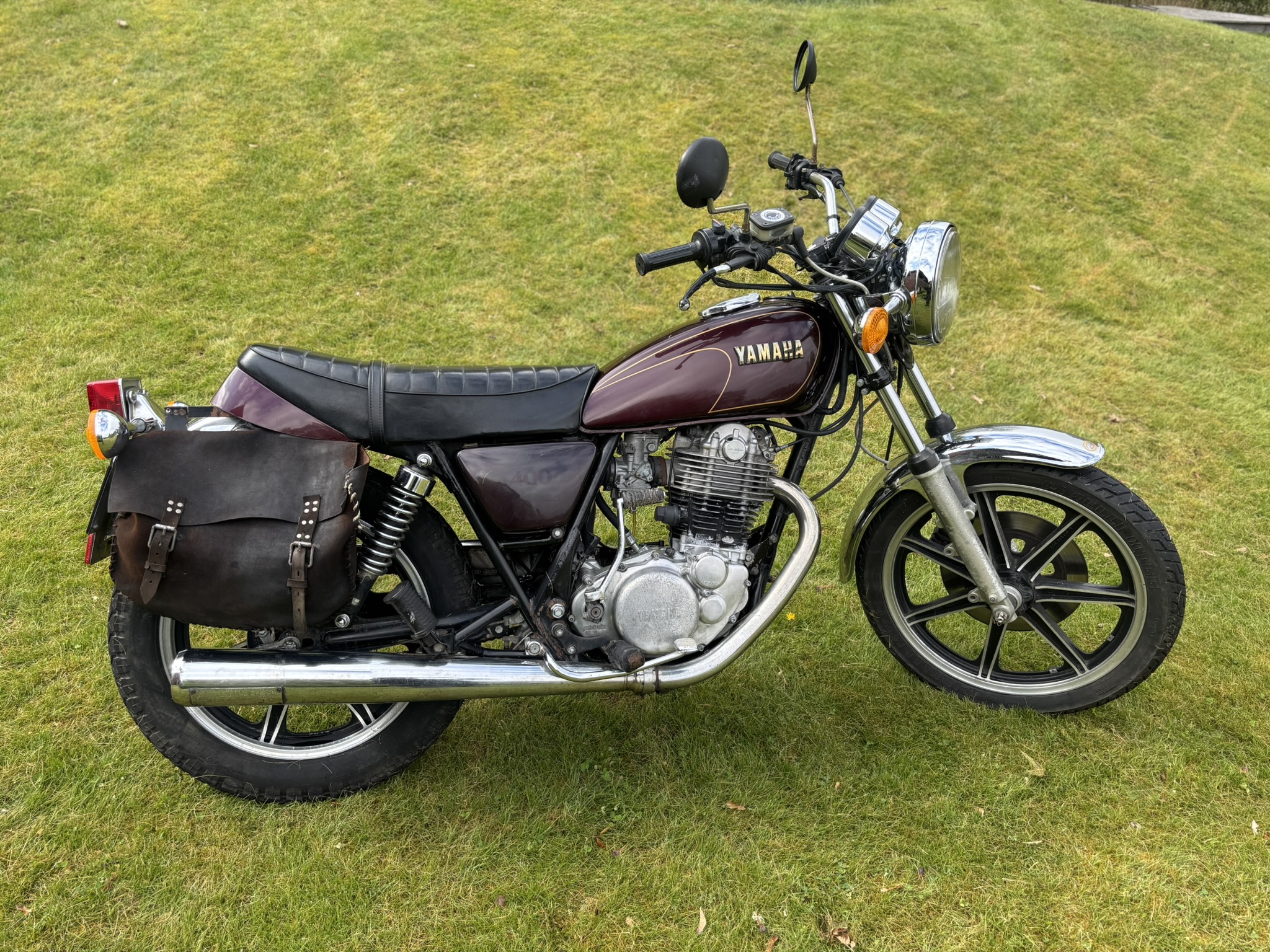 美品 YAMAHA ヤマハ SR400s Super R'n Roller 愛すべきヤマハの象徴・SRの43年を振り返る#2〈全型式全色図鑑'70s