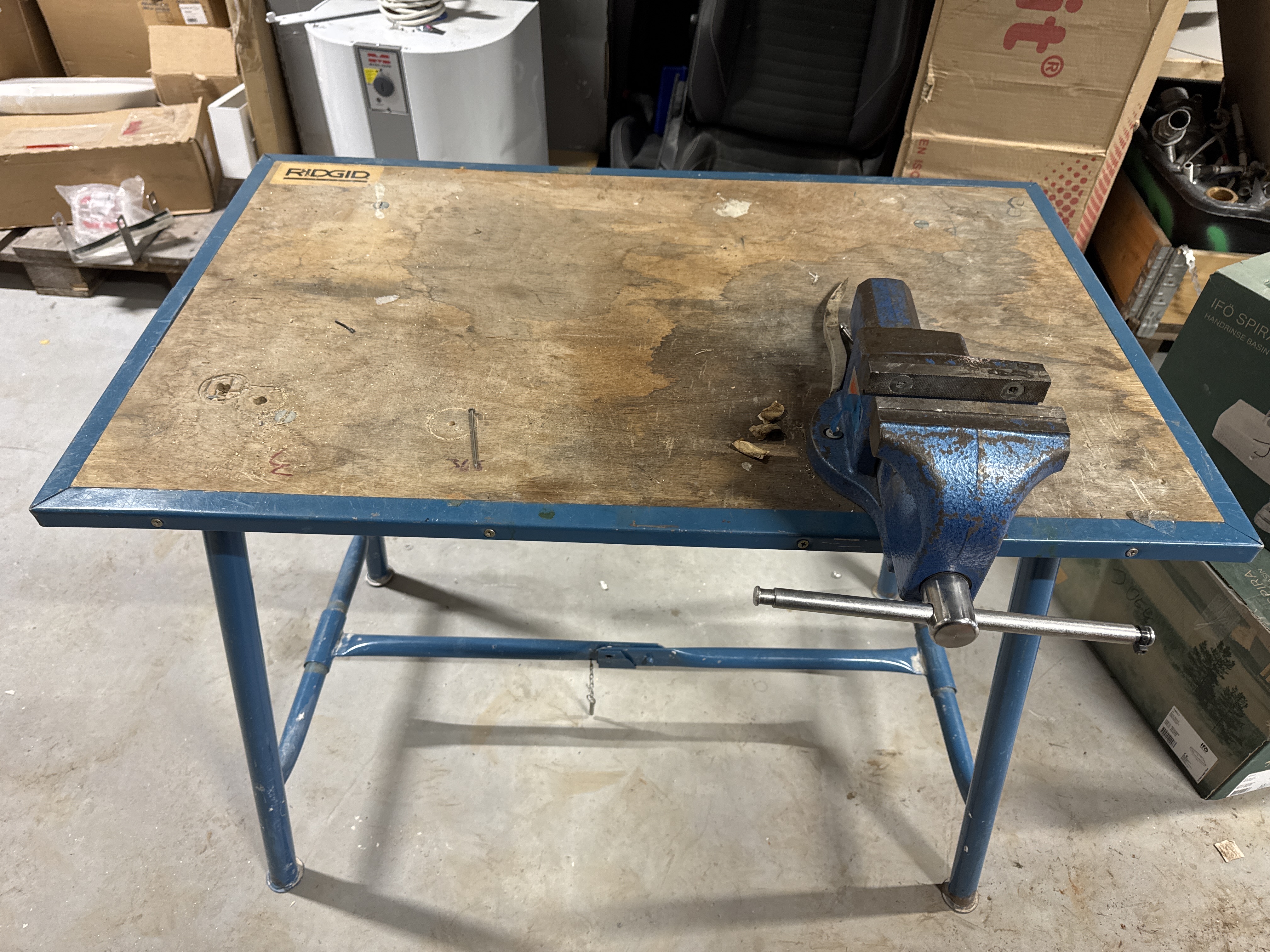 Workbench with vise - Rigid - PS Auction - We value the future ...