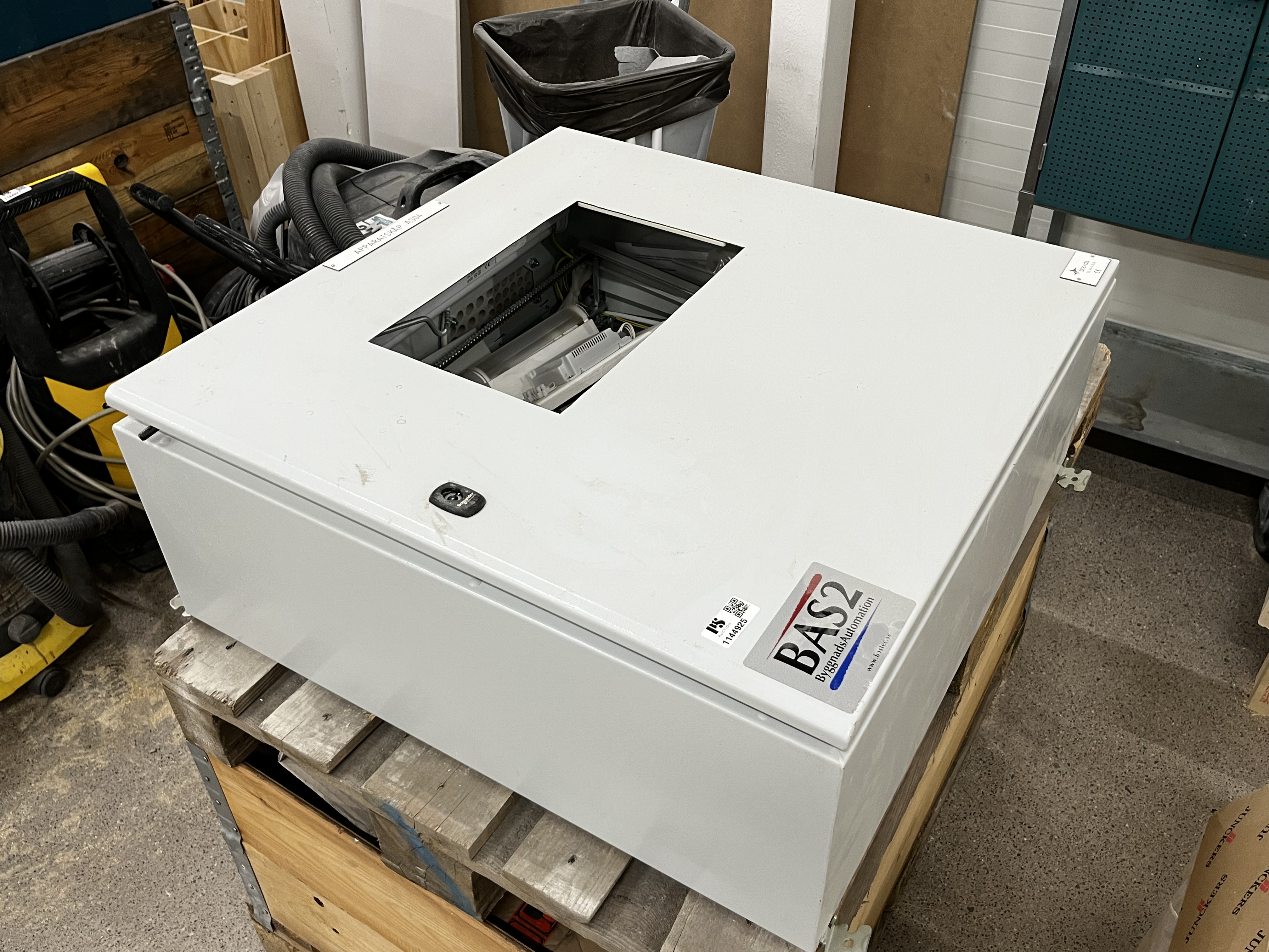 Electrical/installation cabinet, BAS2 with various components - PS ...