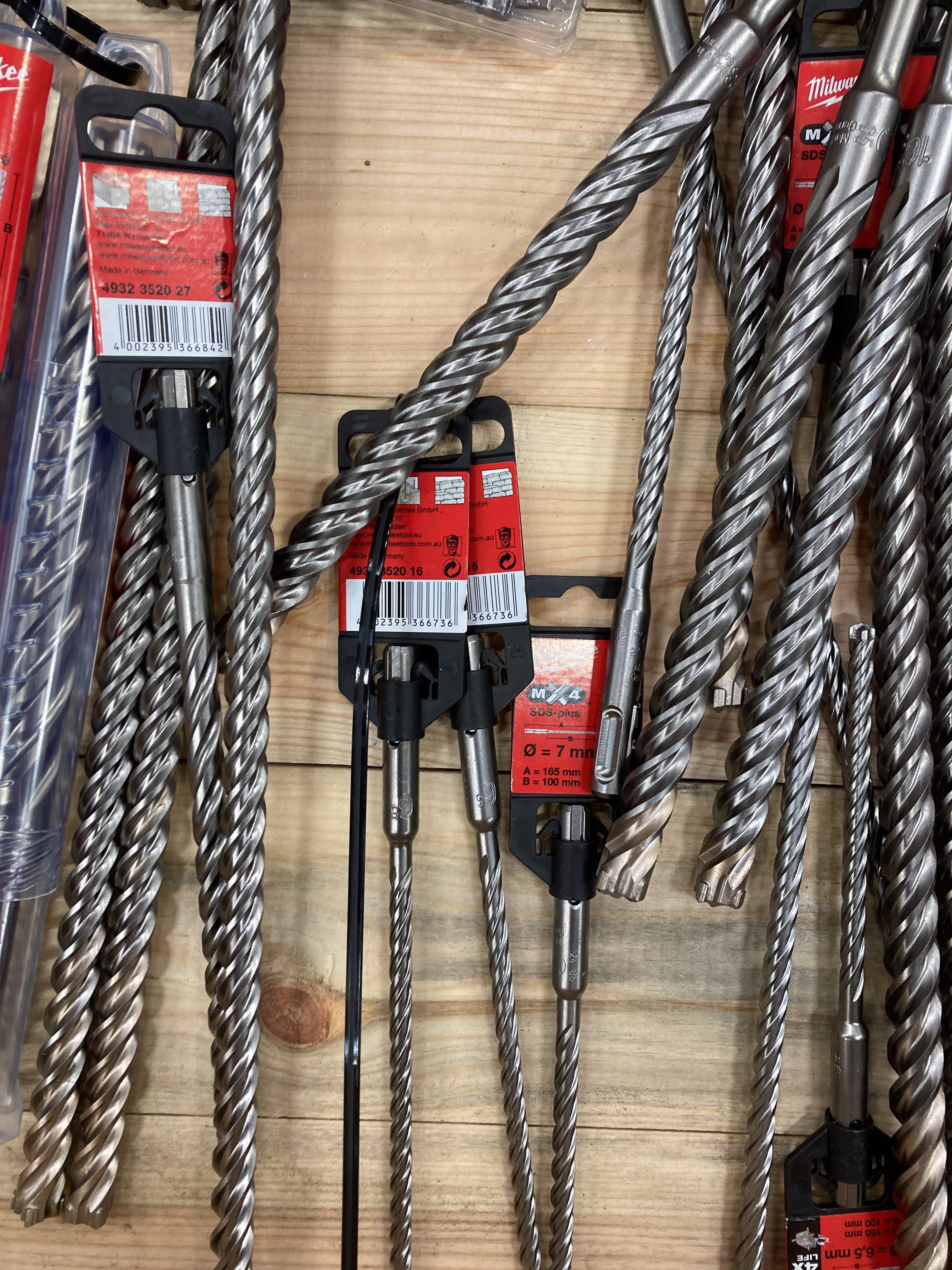 Assortment with concrete drill Milwaukee MX4 PS Auction We value