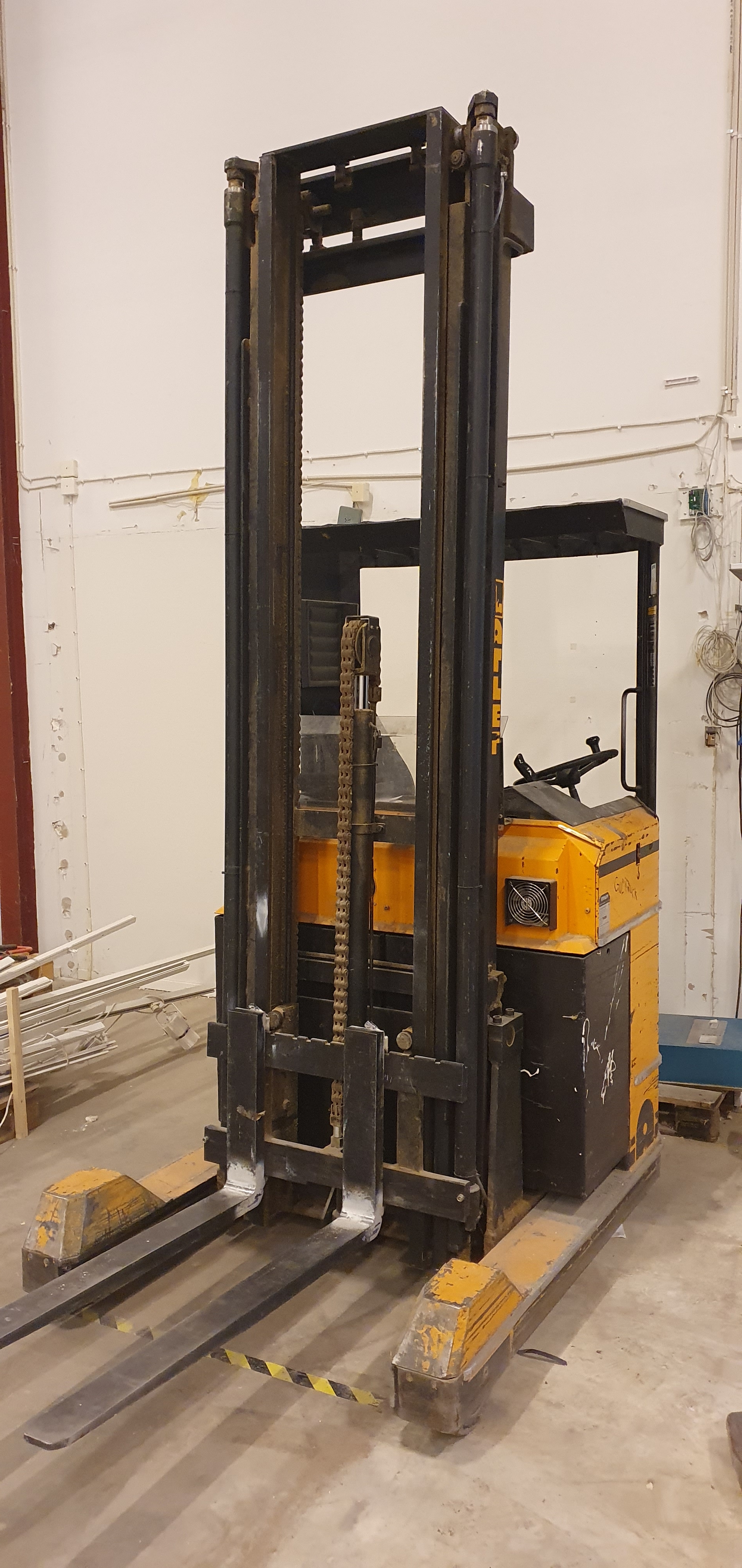 Sliding Stand Truck With Lift Height Of About 6 M PS Auction We