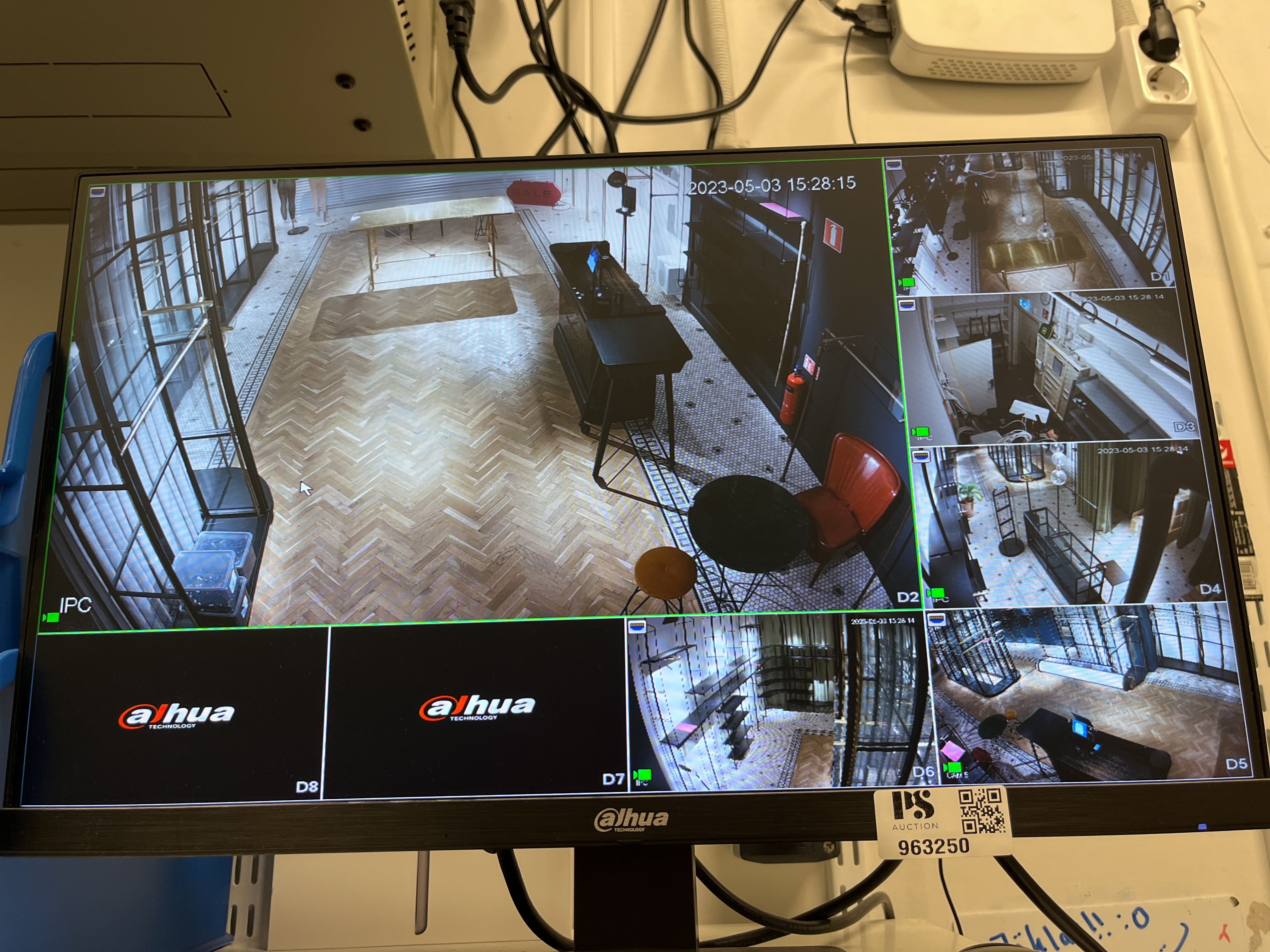 Camera Recoding Box Monitor, recording box and 6 cameras - PS Auction - We value the future ...