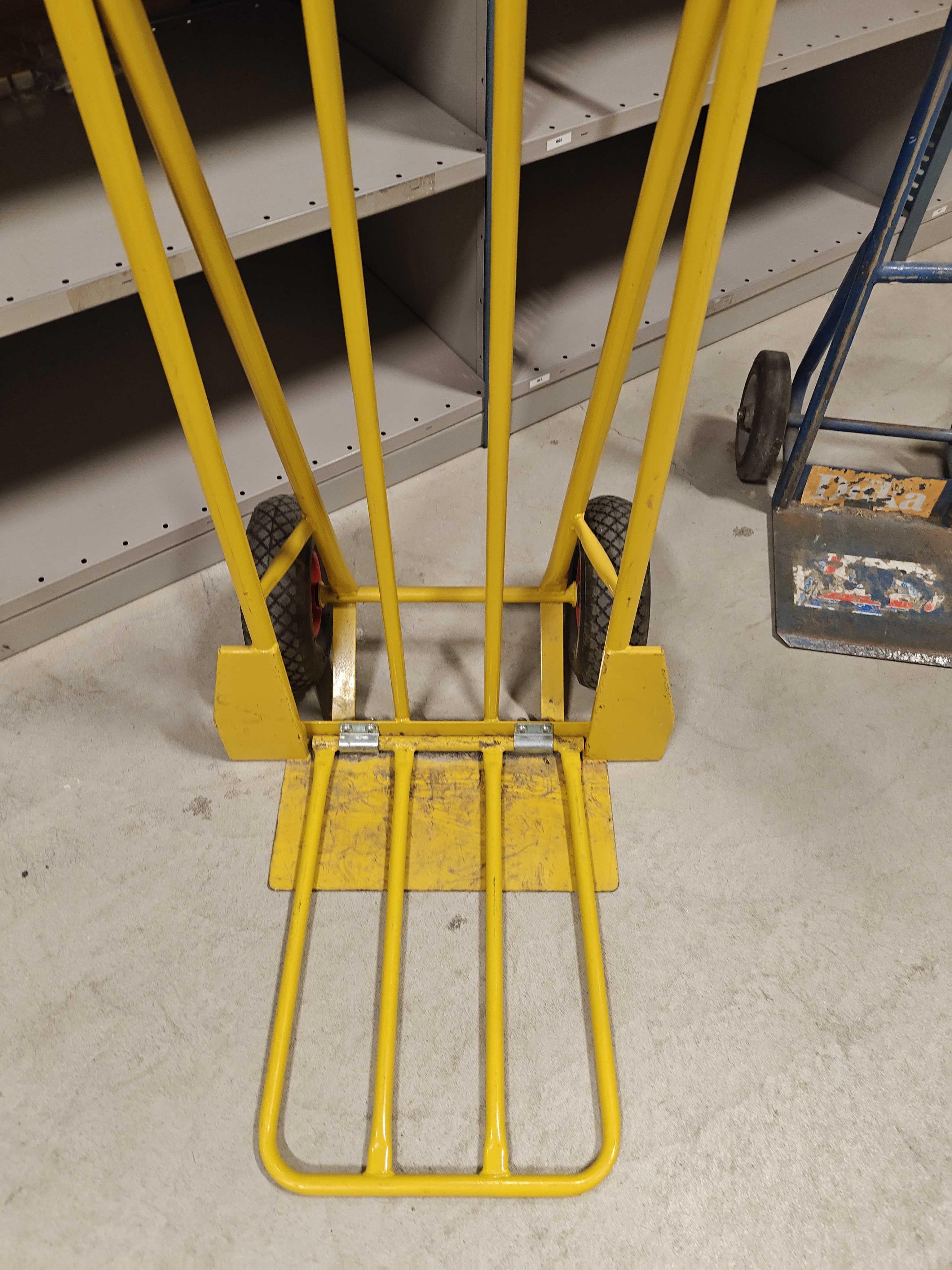 Two stilts - PS Auction - We value the future - Largest in net auctions