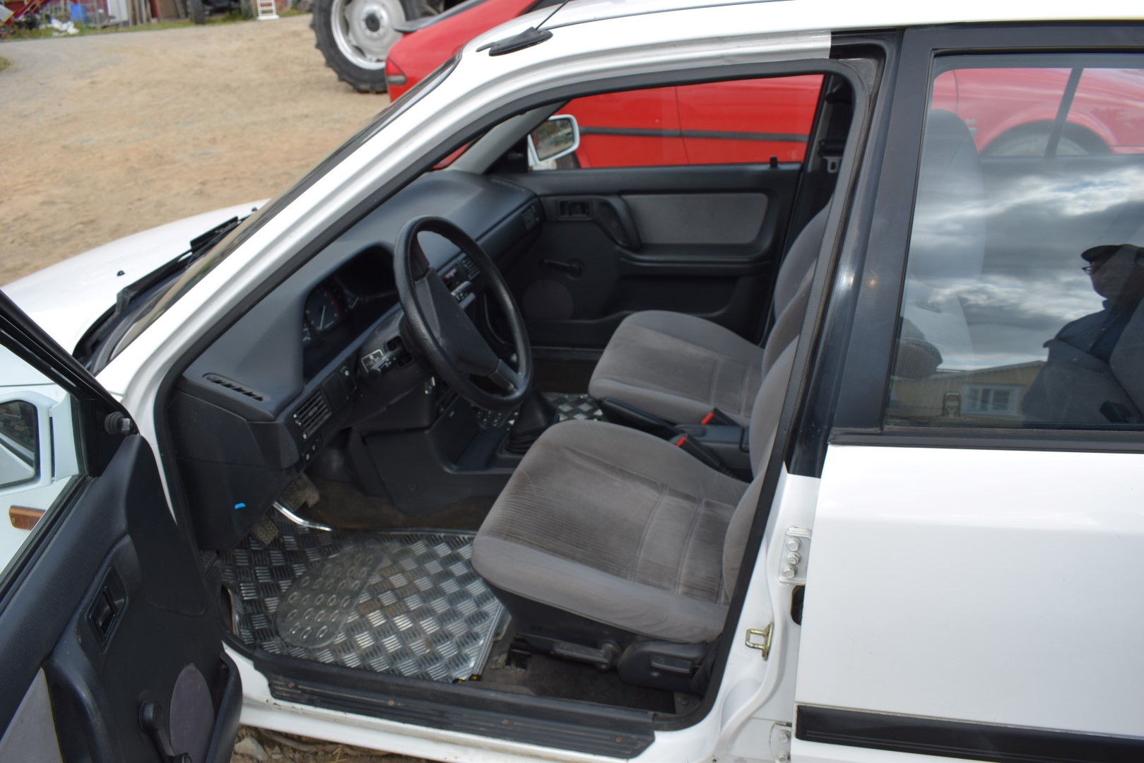 Mazda 323 4-D 1.8l 16 - PS Auction - We value the future - Largest