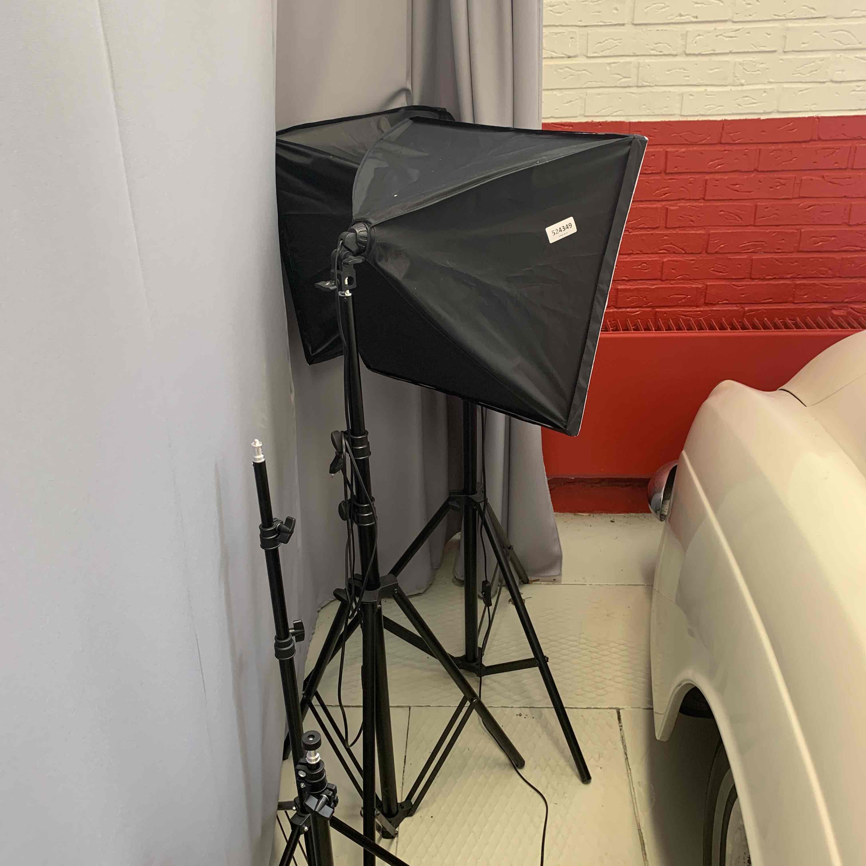 Camera equipment 2 light boxes with tripods + 2 loose stands PS