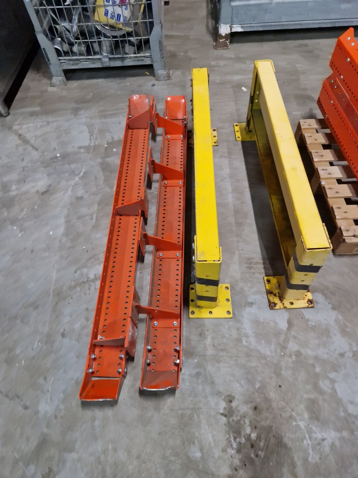 6 collision protection pallet racks - PS Auction - We value the future ...