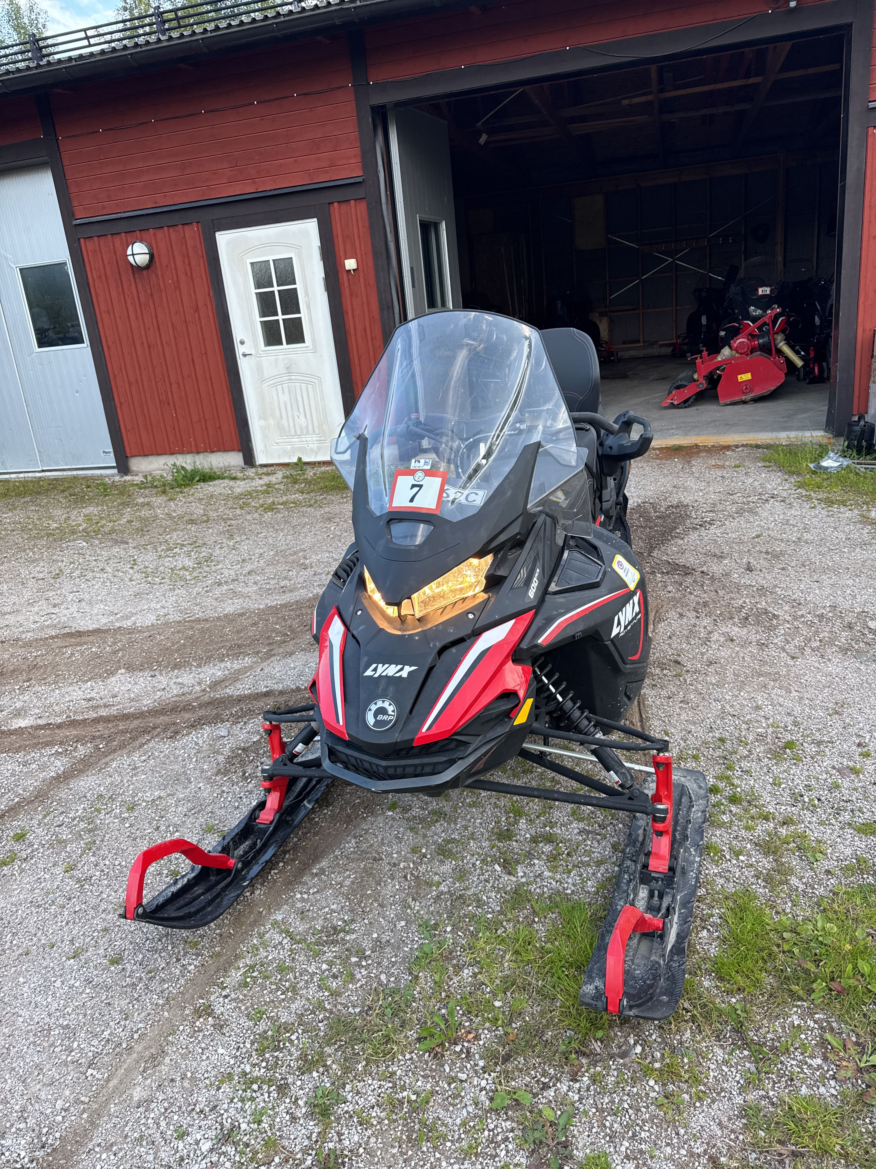 Snowmobile Lynx Adventure LX 600 ACE 4-stroke FFM62C - PS Auction