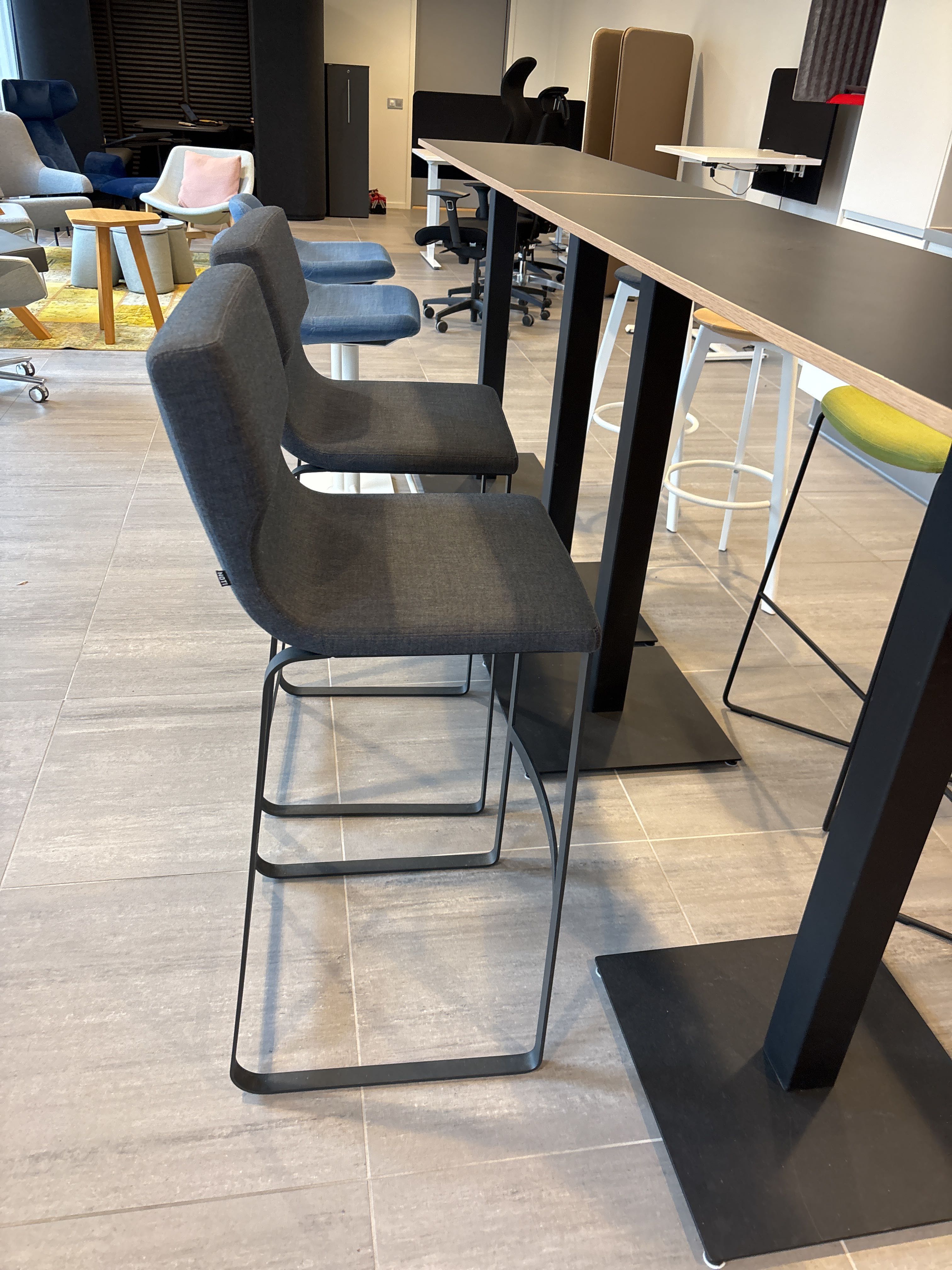 Noti Table Bar table with 4 stools, Noti - PS Auction - We value the future ...