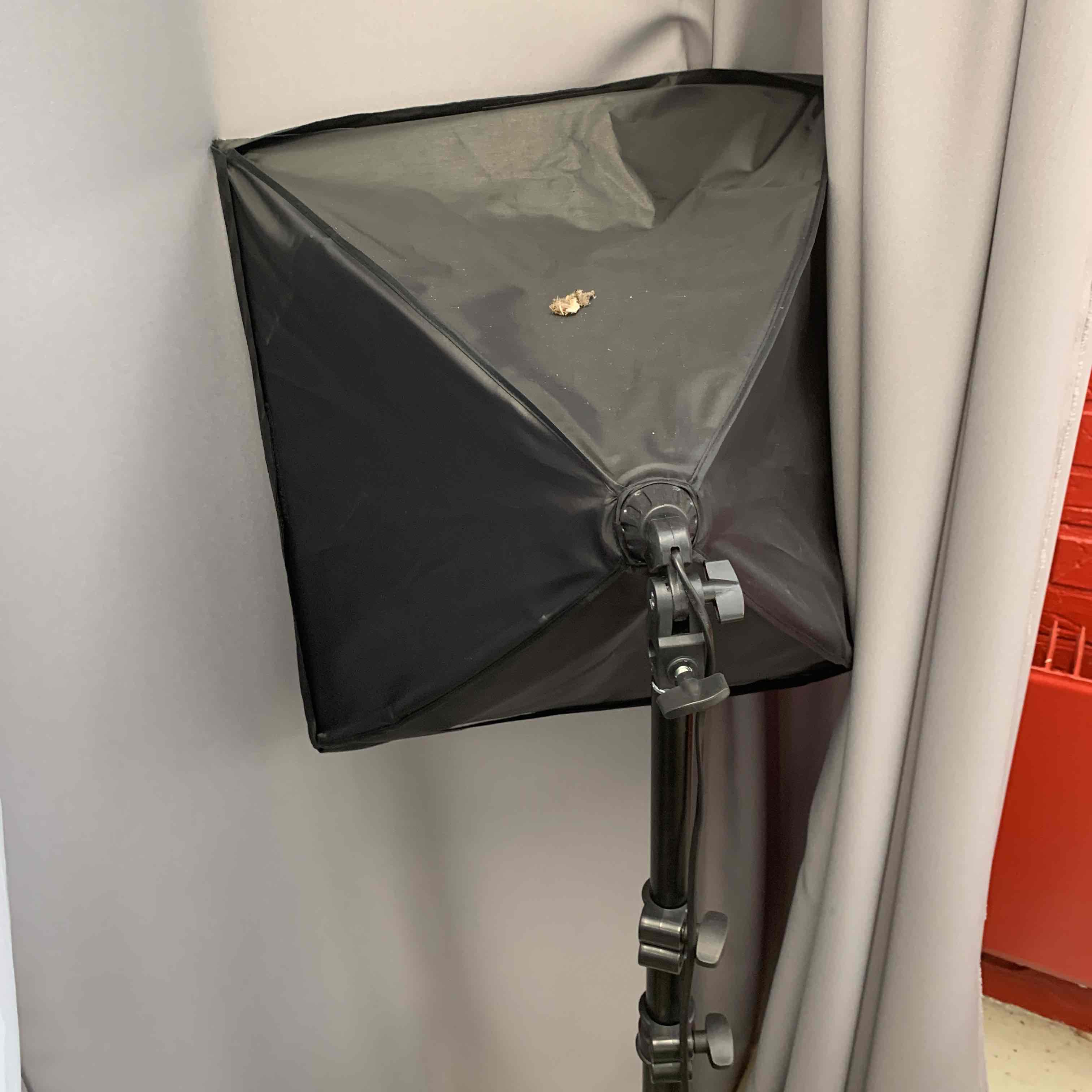 Camera equipment 2 light boxes with tripods + 2 loose stands PS