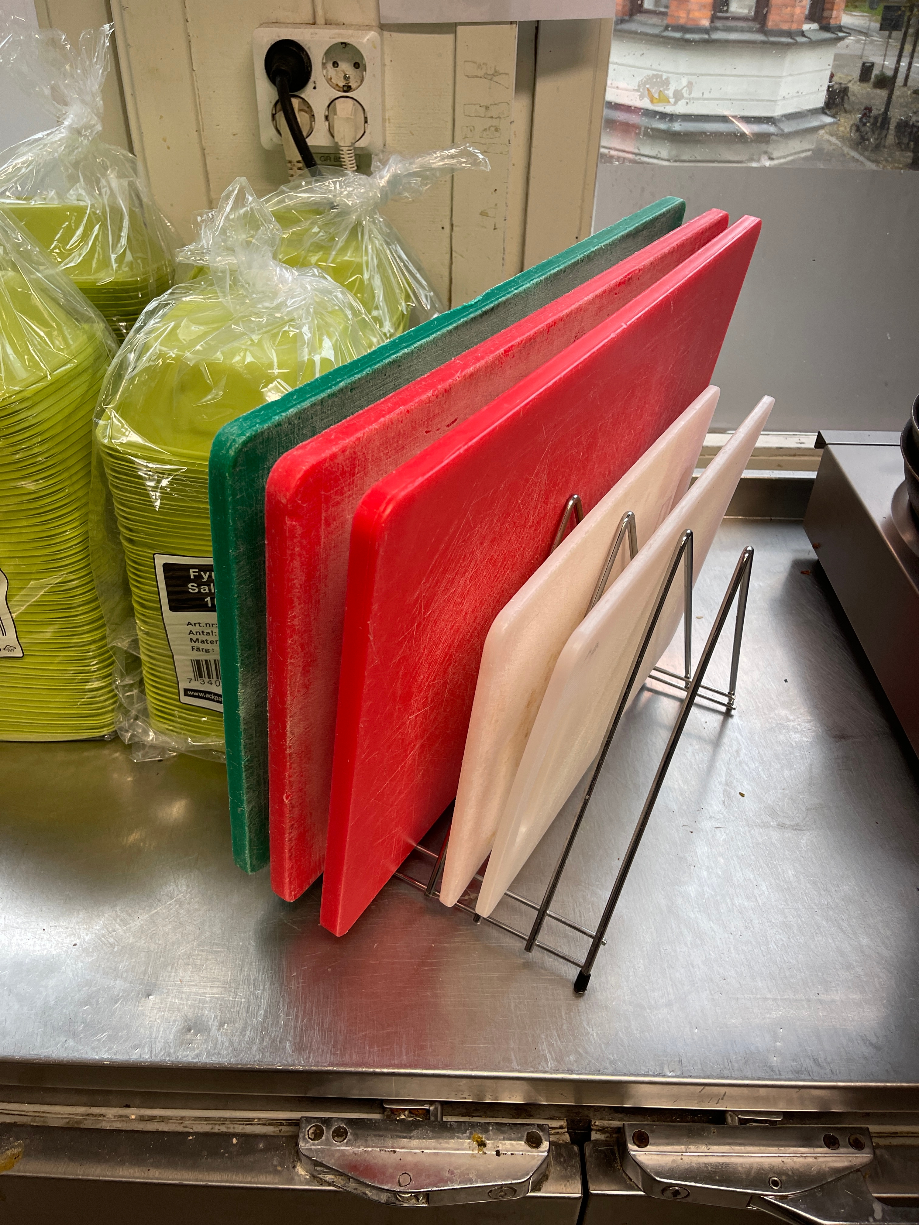 Disposable salad bowls with lids, coffee filters, cutting boards in ...