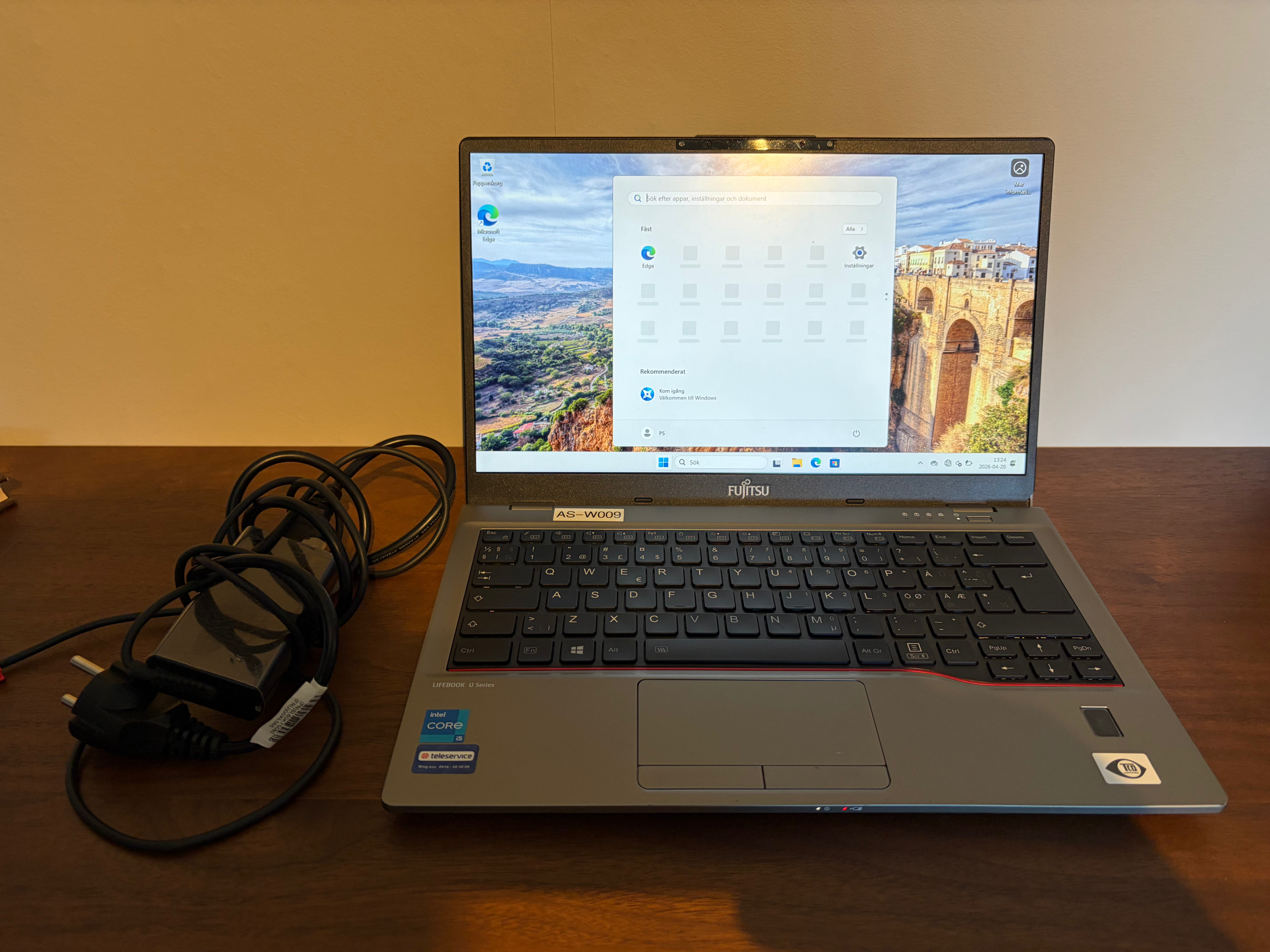 Laptop Fujitsu U7411 (i5, 8gb, 256gb) - PS Auction - We value the