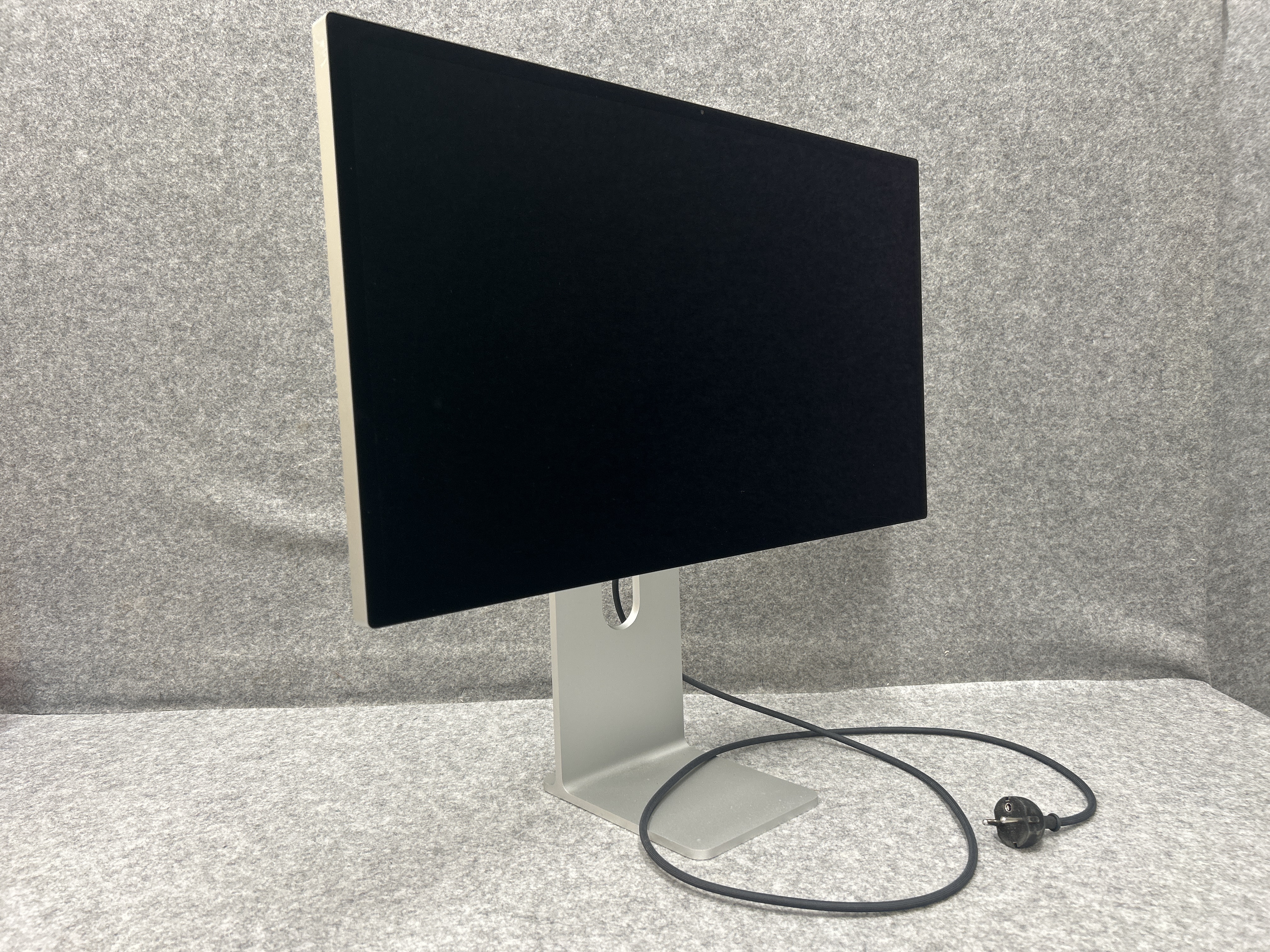 Display - Apple Studio Display A2525 - PS Auction - We value the 