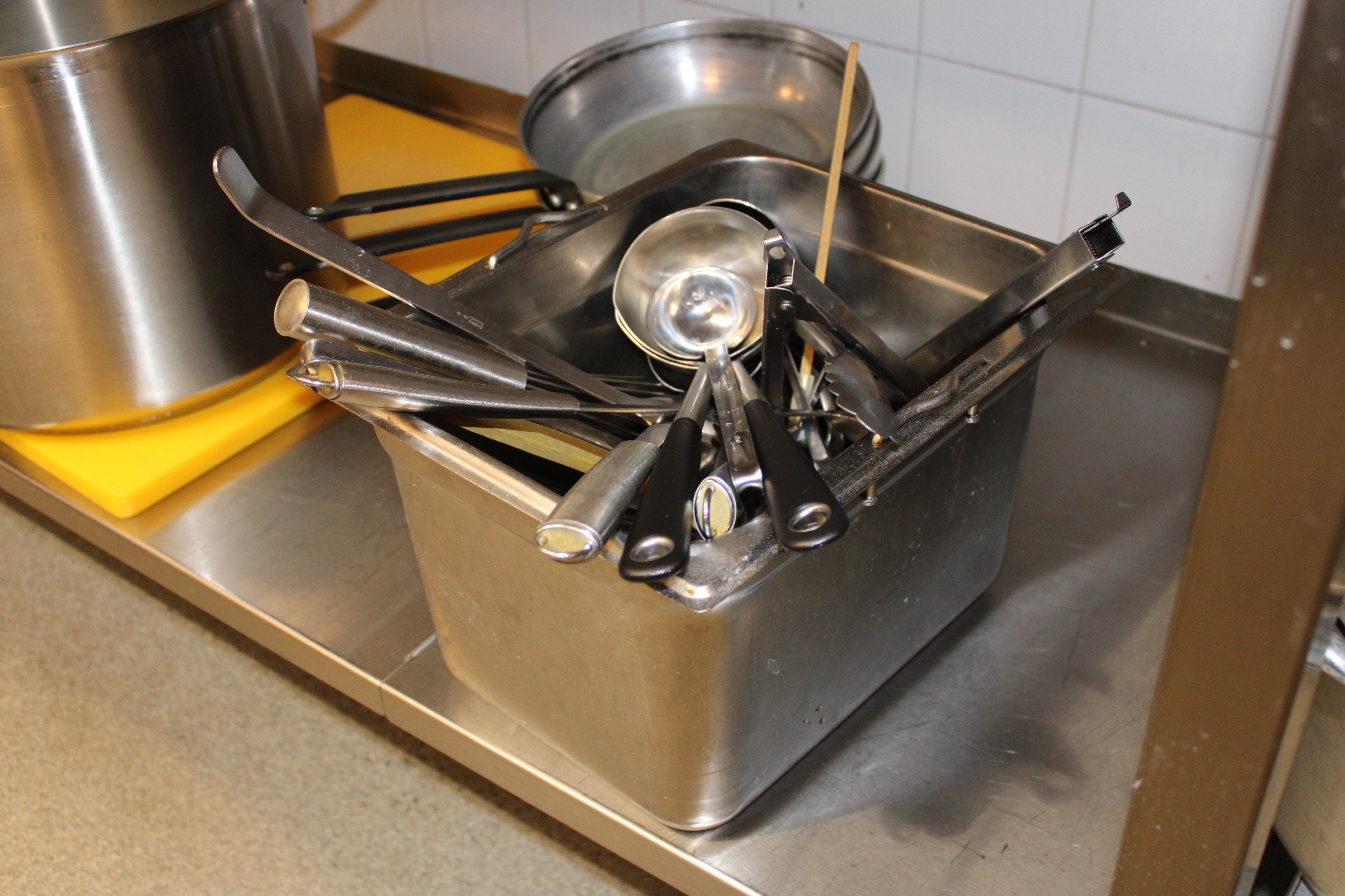 Pans, restaurant accessories PS Auction We value the future