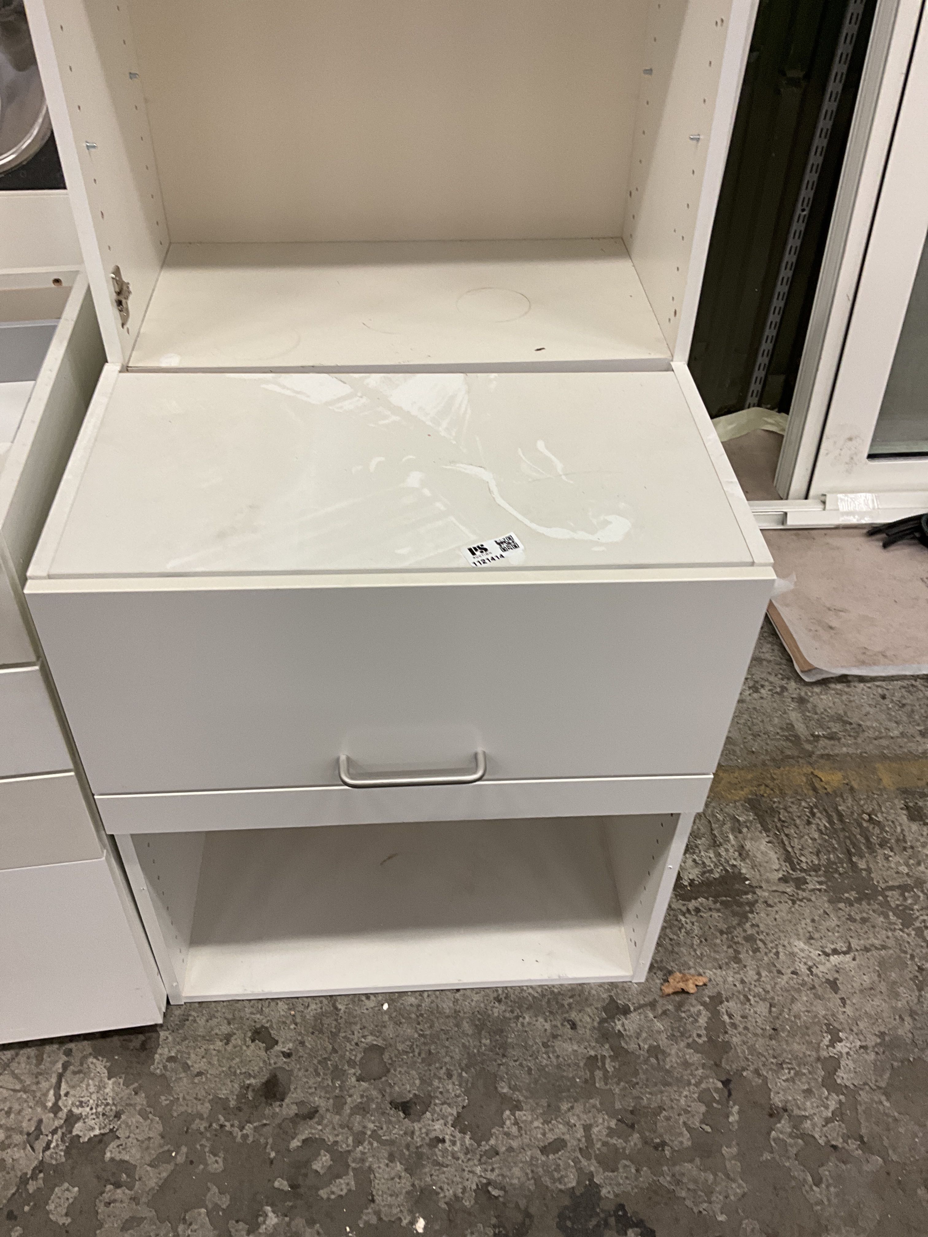 Kitchen cabinet with bench and hob - PS Auction - We value the future ...