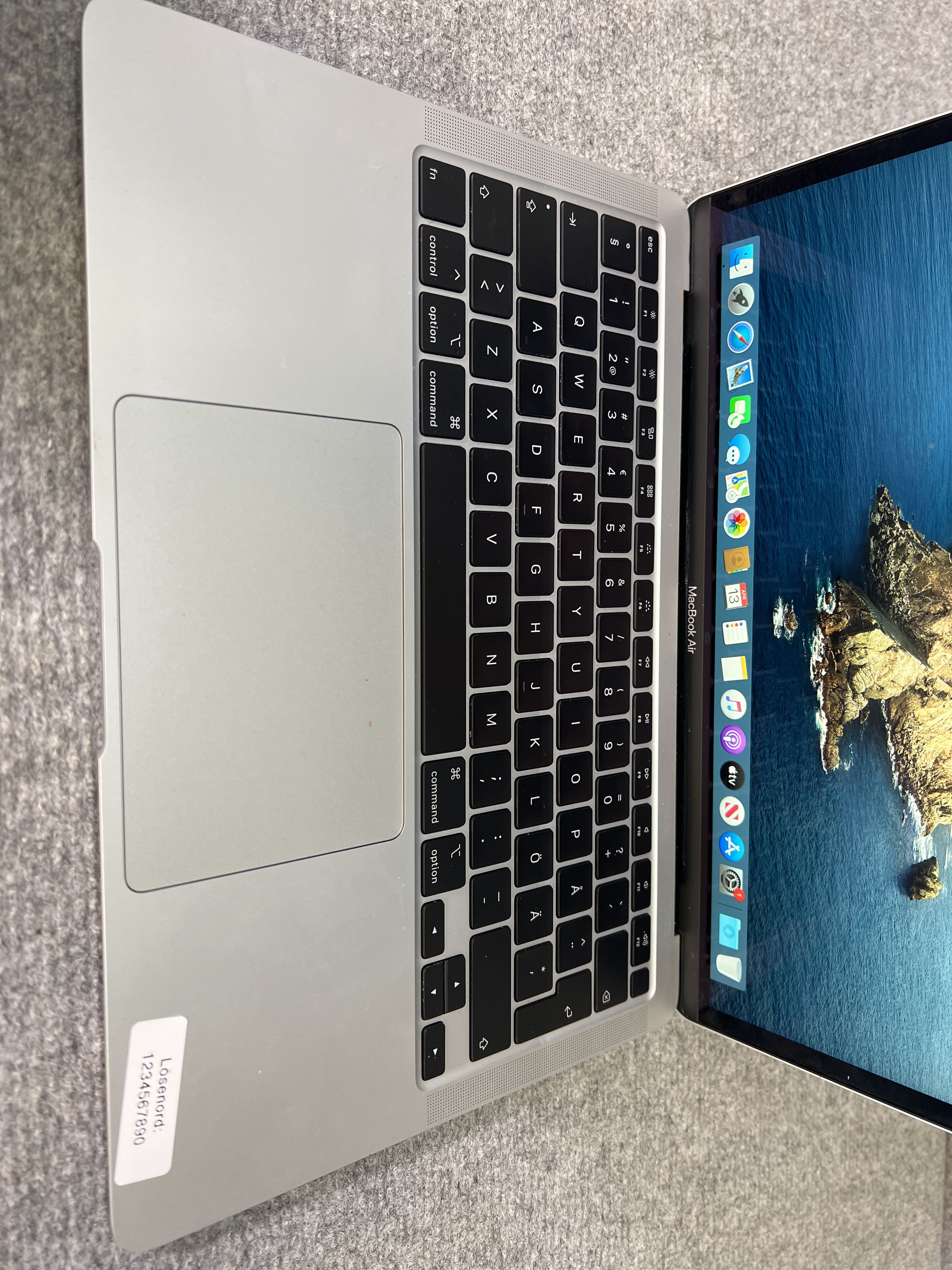 MacBook Air (Retina, 13-inch, 2020) US配列 Identify your MacBook Air model - Apple Support