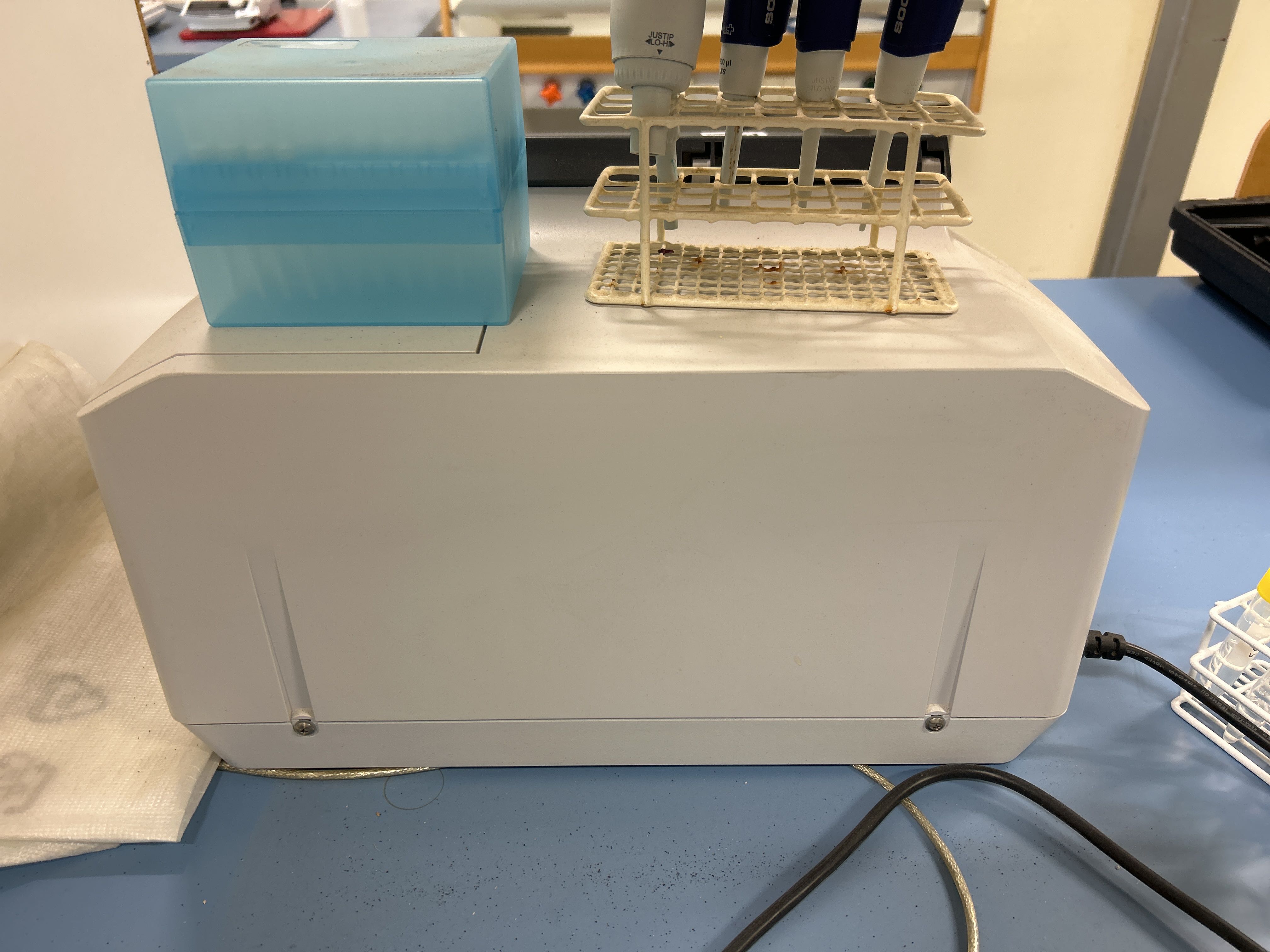 UV spectrophotometer - Shimadzu UV-1800 - PS Auction - We value