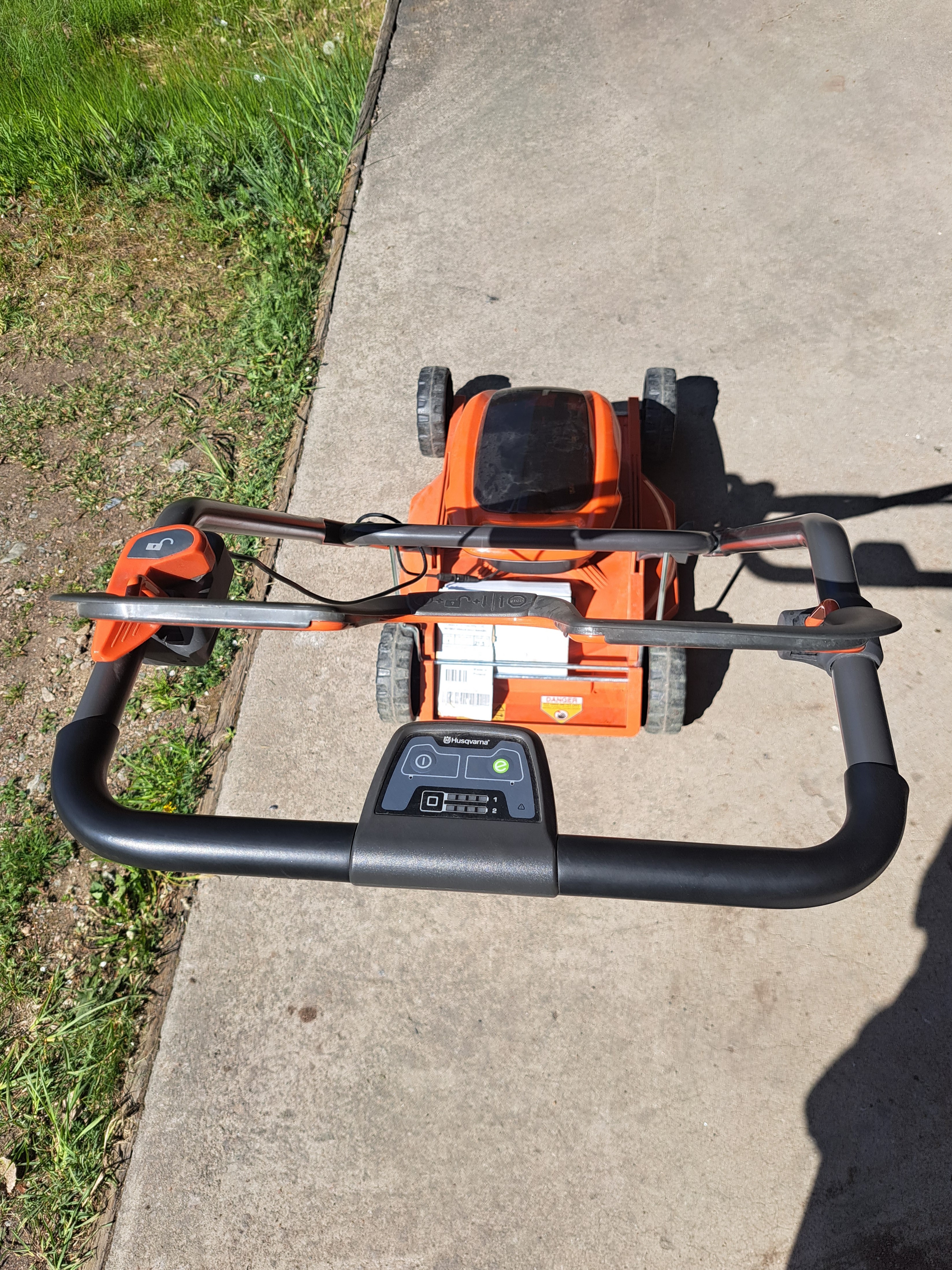 Lawnmower Husqvarna LB 146i - PS Auction - We value the future ...