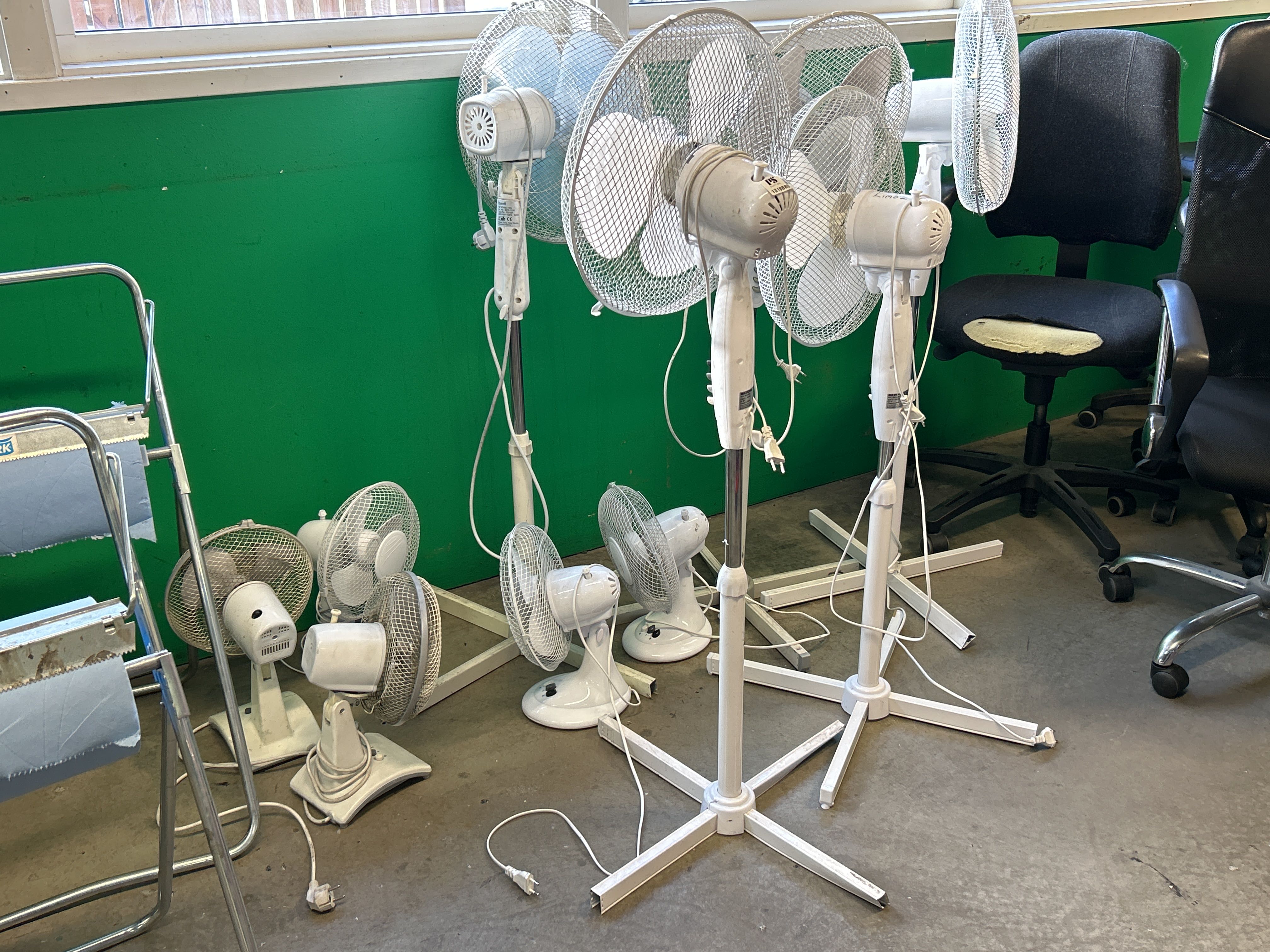 Lots Fans Lot of fans and office chairs - PS Auction - We value the future ...