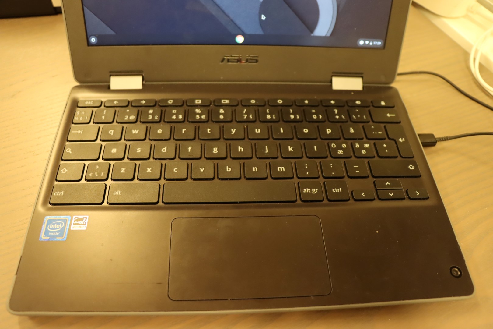 ASUS Chromebook C214M with mobile printer - PS Auction - We
