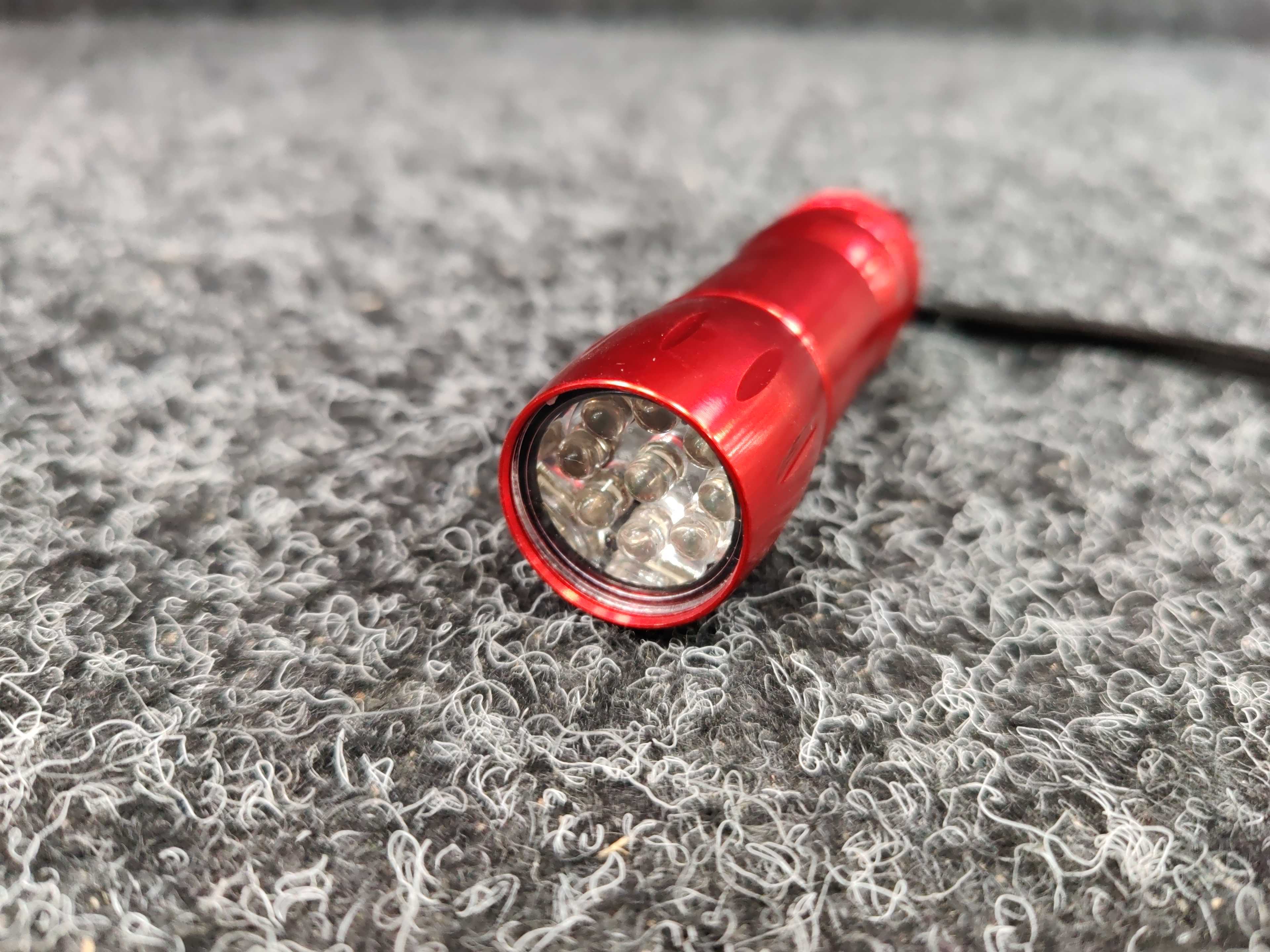 100 pcs Flashlights V9 - PS Auction - We value the future - Largest in ...