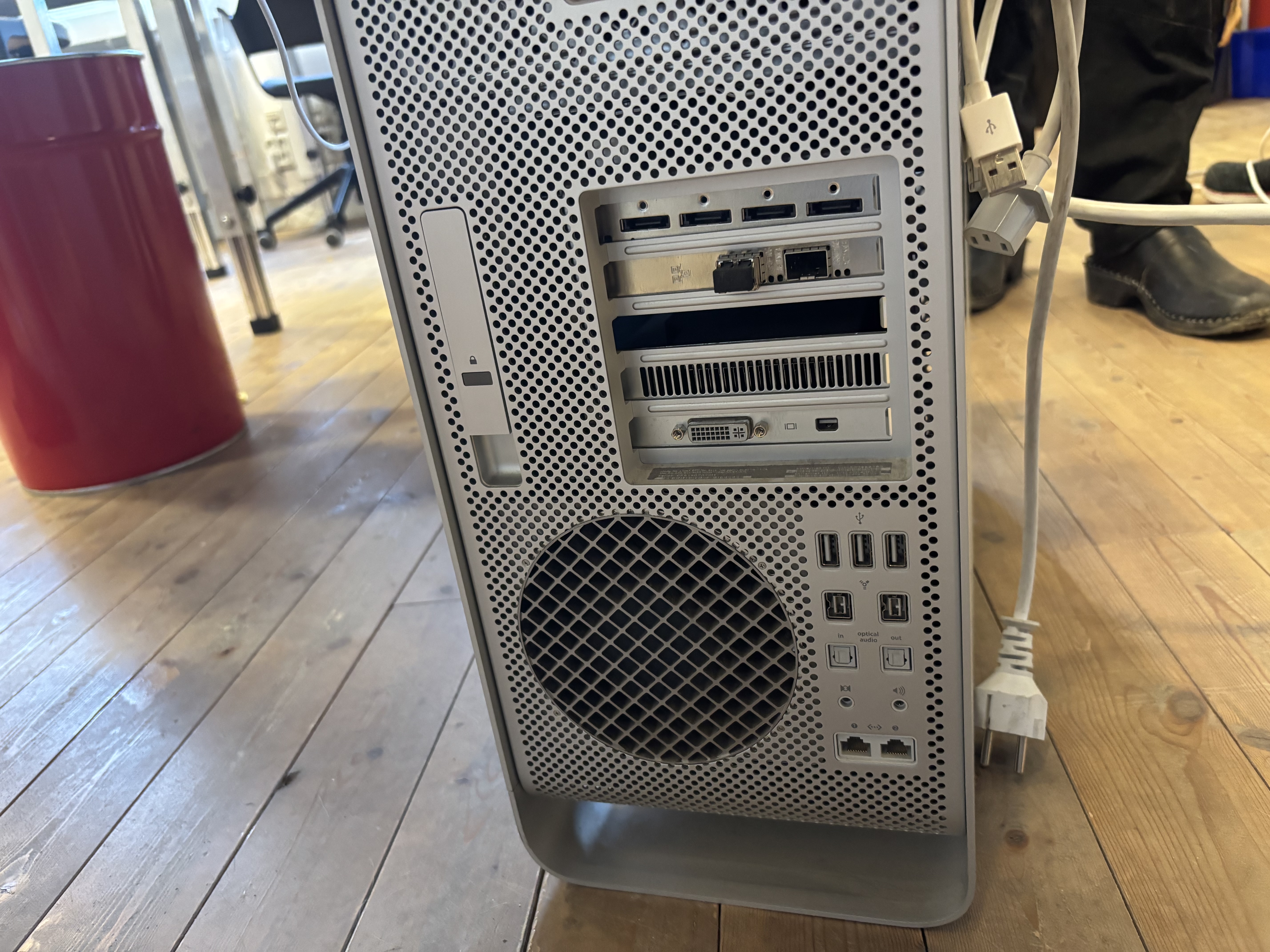 Apple Power Mac G5 + Apple Cinema Display + keyboard & mouse - PS 
